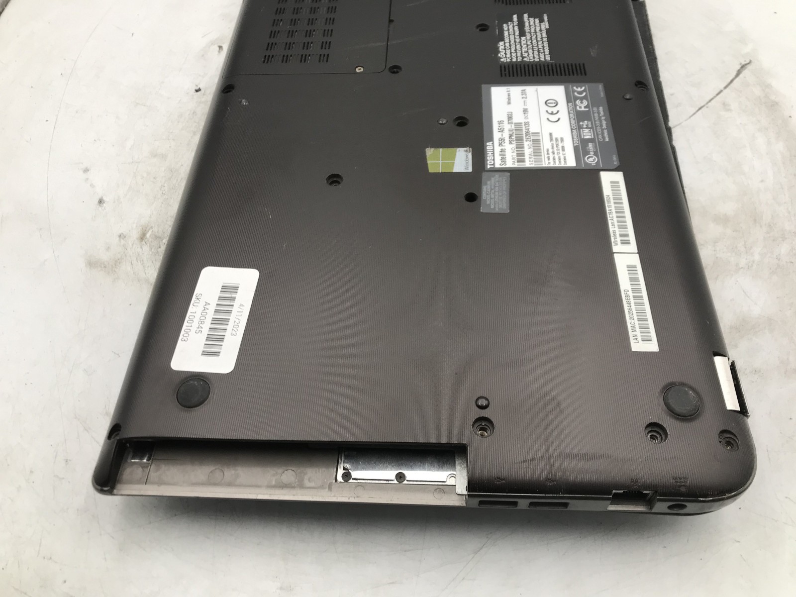 TOSHIBA SATELLITE P55T A5116 -FOR PARTS/REPAIR- INTEL I5 4200U – NO RAM -READ-BB