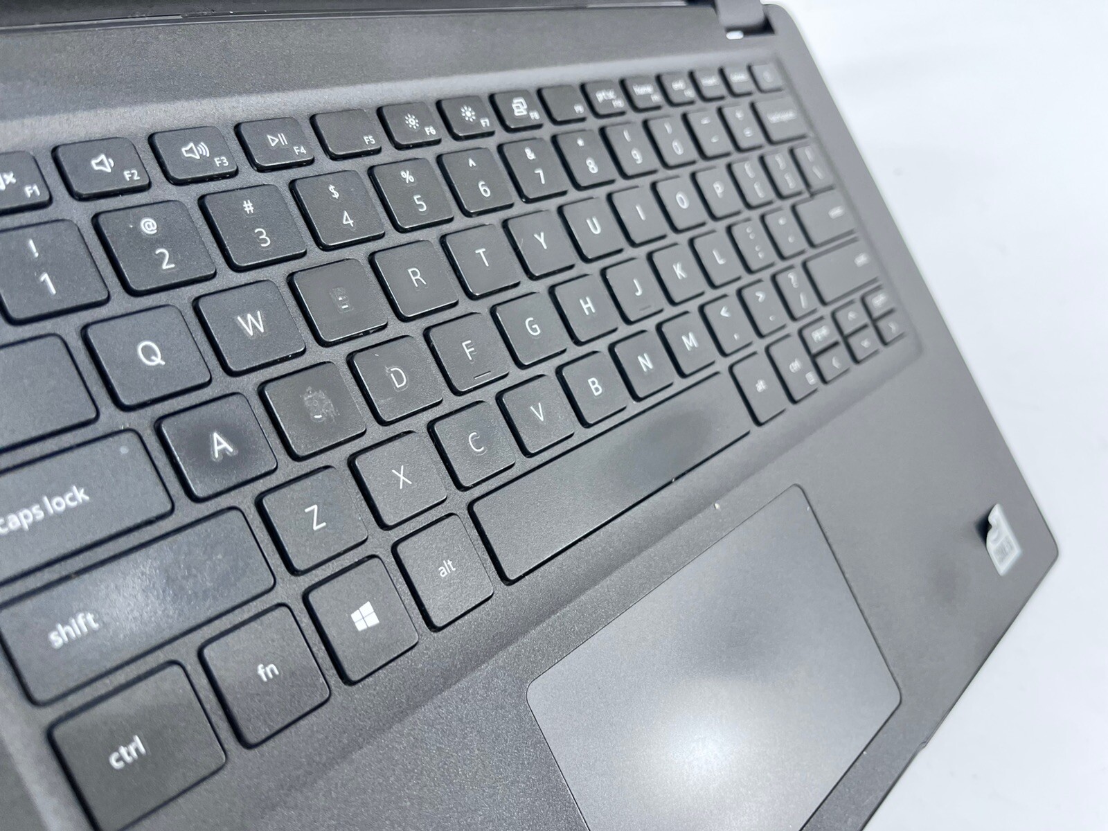 Dell Latitude 3410 14″ FHD i5-10210U @ 1.60GHz 16GB 256GB *Grade C*