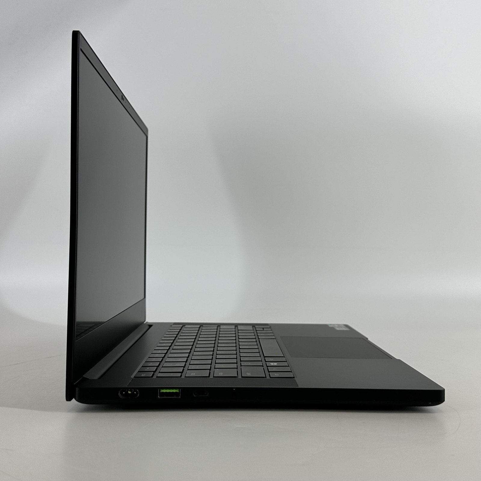 Razer Blade 14 2K 3.3 GHz Ryzen 9 5900HX 16GB 1TB SSD RTX 3070 – BAD DC PORT