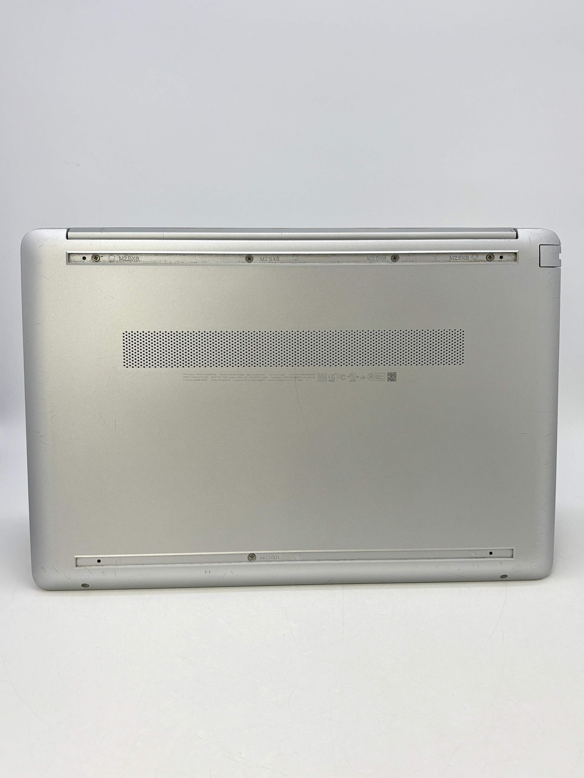 HP 15-DW007NR Intel Core i7-8565U 8GB RAM 512GB SSD – Cracked plastic bezel
