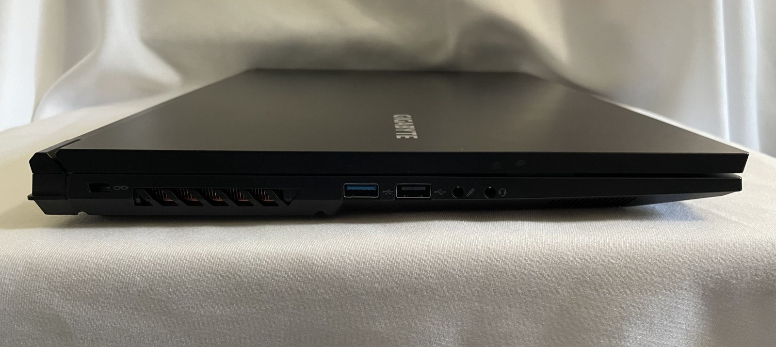 Gigabyte G6 KF WUXGA 165hz (Intel i7-13620H RTX 4060 8GB 32GB/1TB) Gaming Laptop