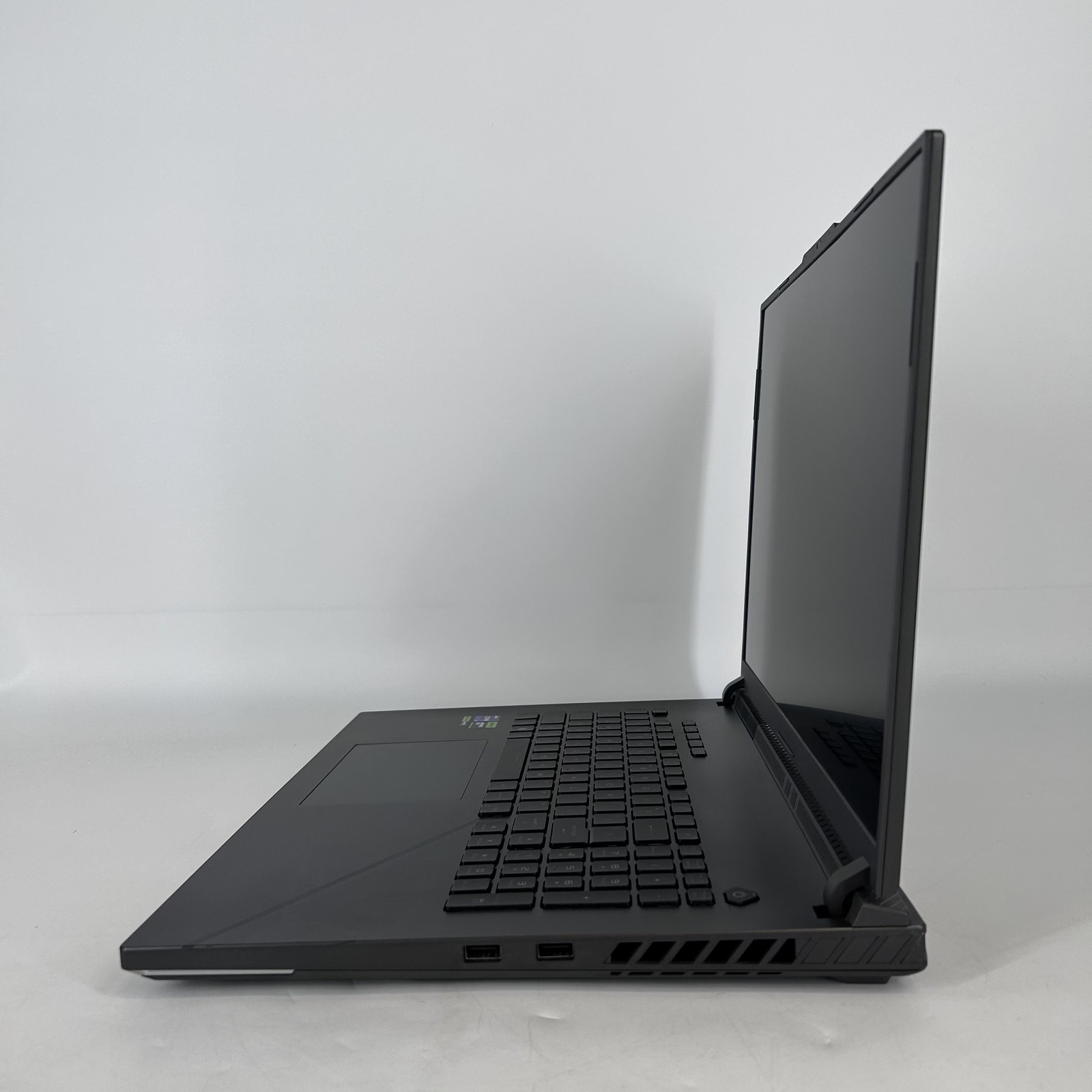 Asus ROG Strix G18 G814 240Hz QHD+ 2.2GHz i9-14900HX 32GB 2TB RTX 4080 FRAME GAP