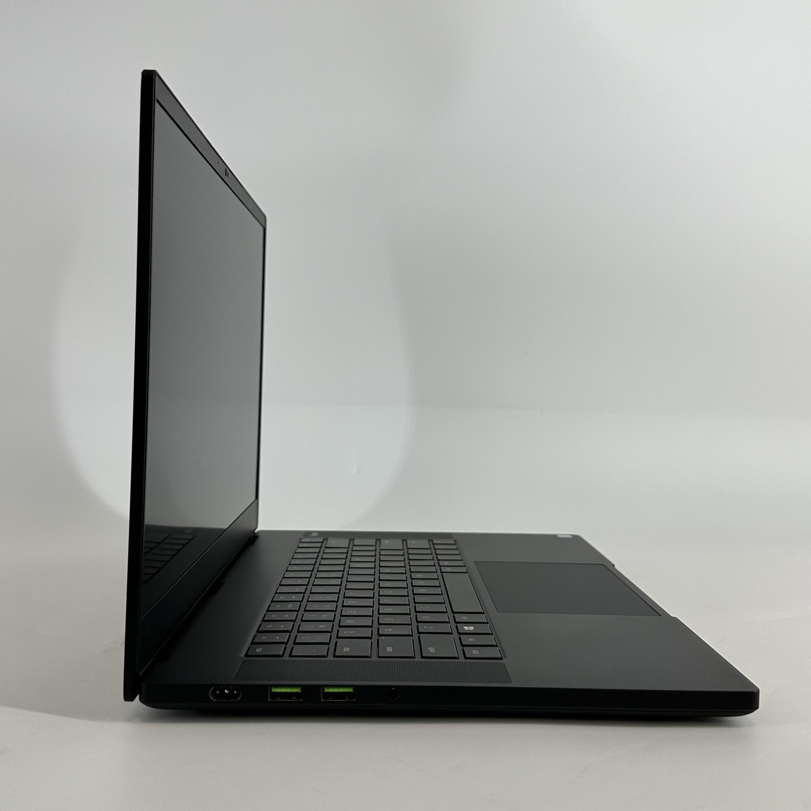 Razer Blade 15 Advanced 240Hz FHD i7-9750H 2.60GHz 16GB 1TB SSD RTX 2080 Max-Q