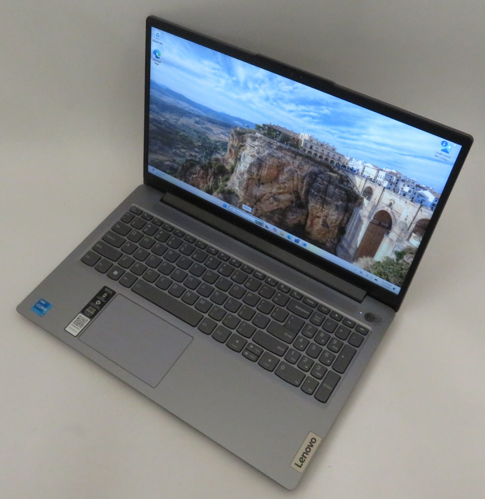 Lenovo IdeaPad Slim 3 15IRU8 i3 1305U 1.6GHz 8GB RAM 256GB Windows 11
