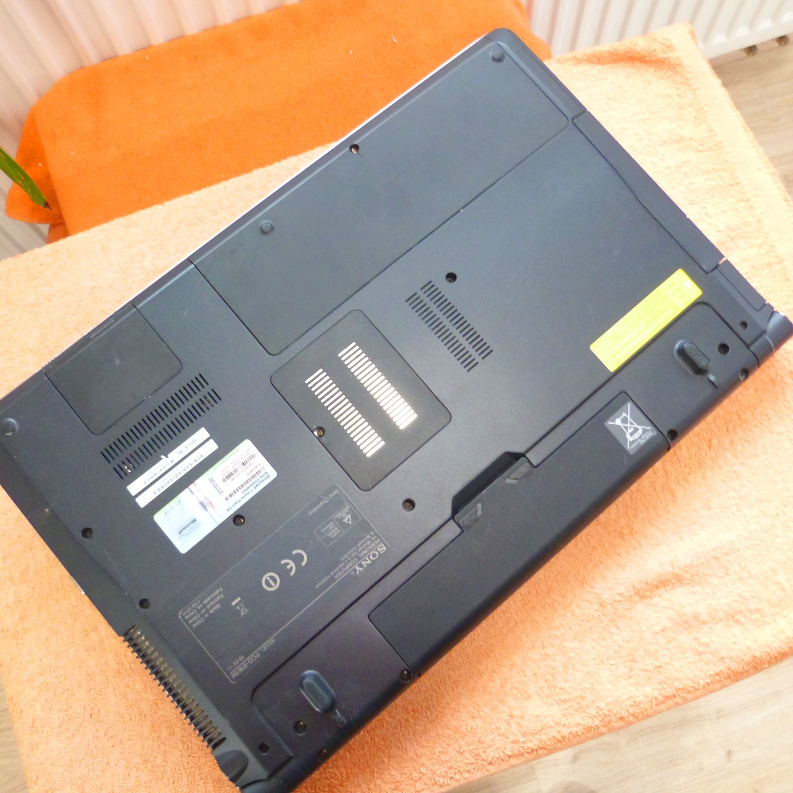 Sony Vaio AW41 18″ HDP xBLACK Cinema DOLBYSOUND l SSD Windows 10 PRO HDMI DVD