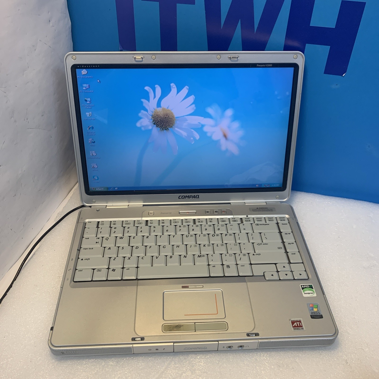 Compaq Predation V2000 AMD Septum 3100+ 1.8GHZ 2GB 40GB Windows XP SP3 Laptop