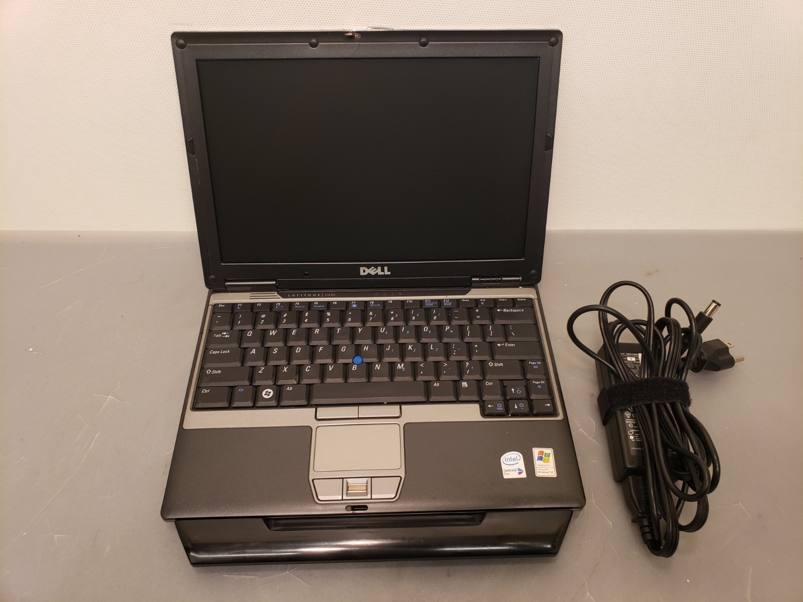 Vintage Dell Latitude D430 Laptop C2D 1.2GHz. 1.5GB 80GB 12″ 1280×800 WinXP