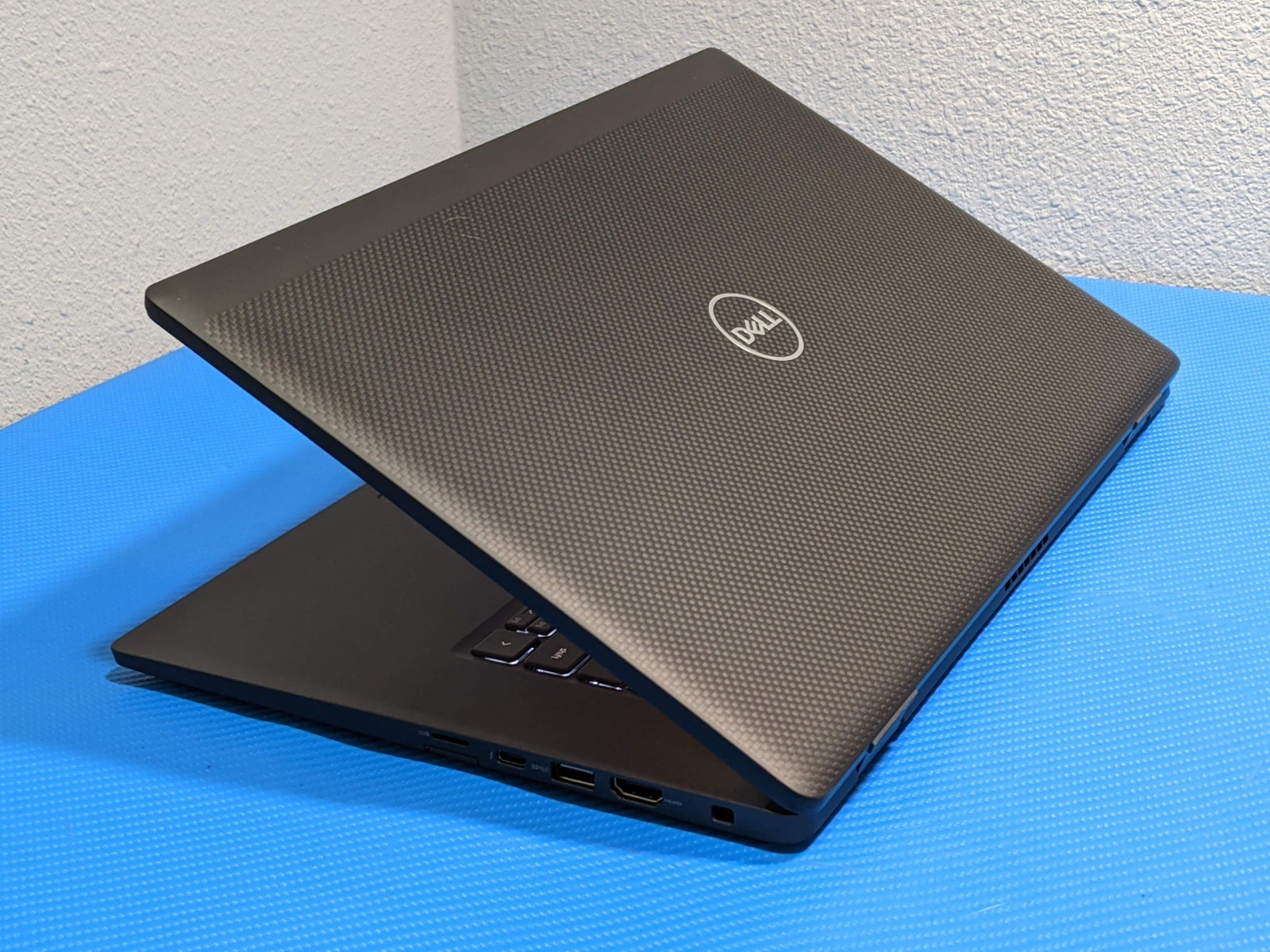 Dell Latitude 7520 15.6″ FHD Intel i5-1145G7 2.6GHz 8GB 256GB SSD Win11Pro +PA