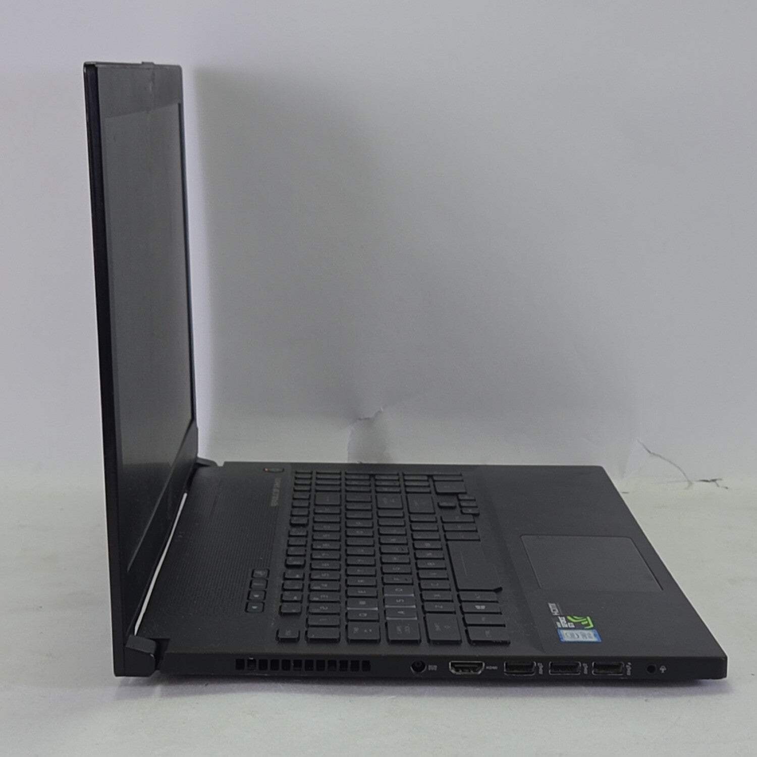 Asus ROG GU501GM 15.6″ i7-8750H 2.2GHz 24GB RAM 250GB SSD 1TB SSD GeForce GTX 10