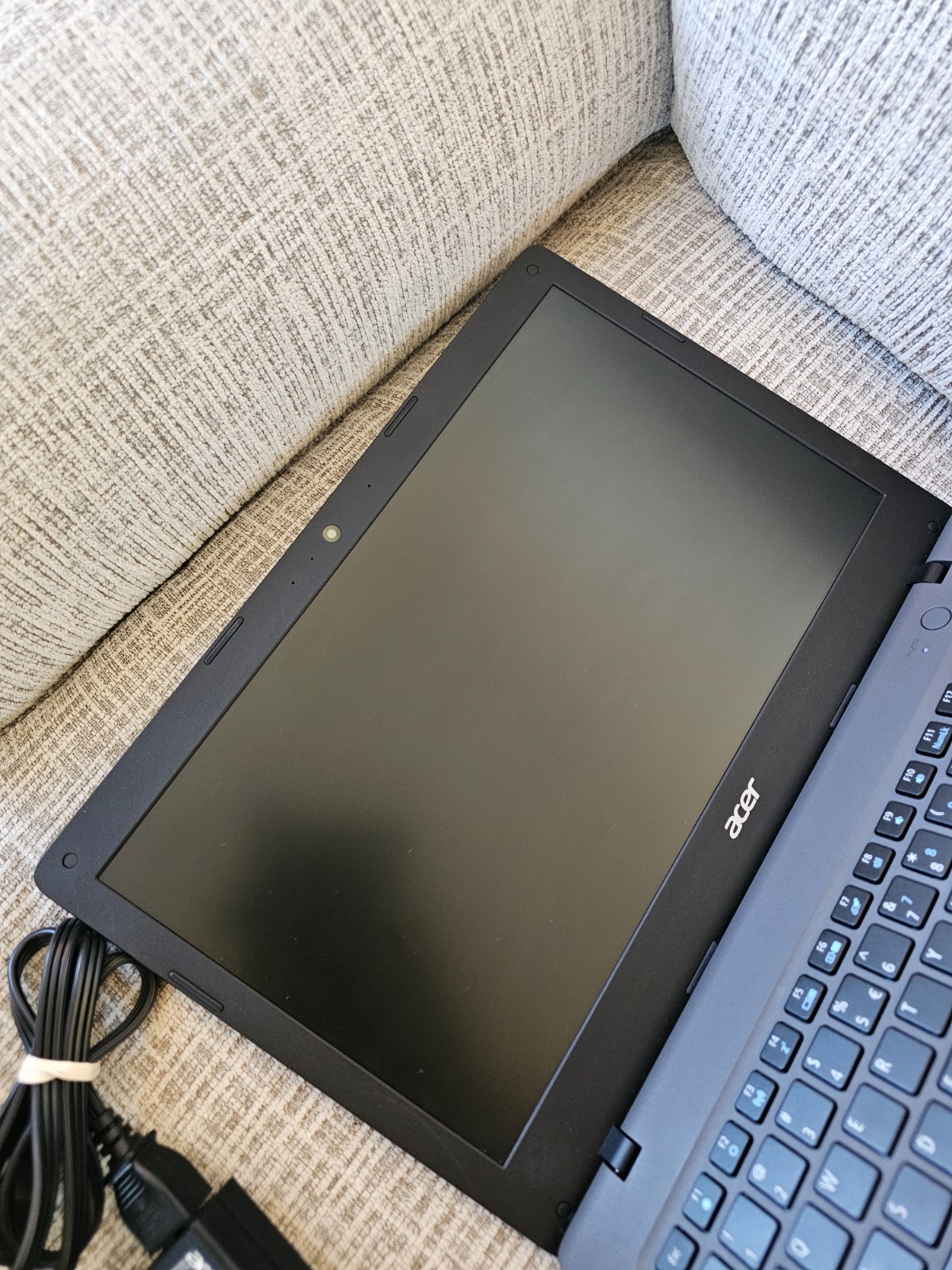 Acer N15V2 14″ Notebook AO1-431 Series With Charger – Works Great, NO HDD – Nice