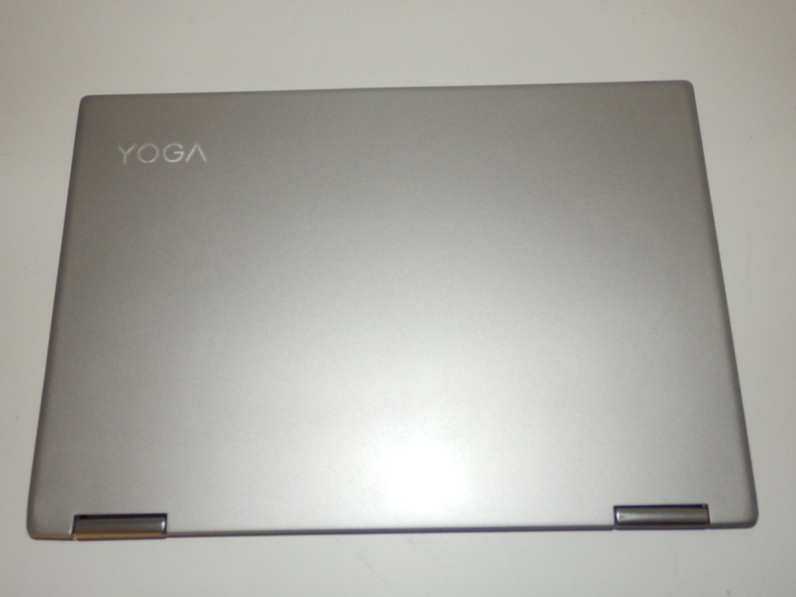 Lenovo Yoga 720-13IKB – Intel i5-8250U, 8GB Ram, No SSD, 13.3″ FHD, Faulty