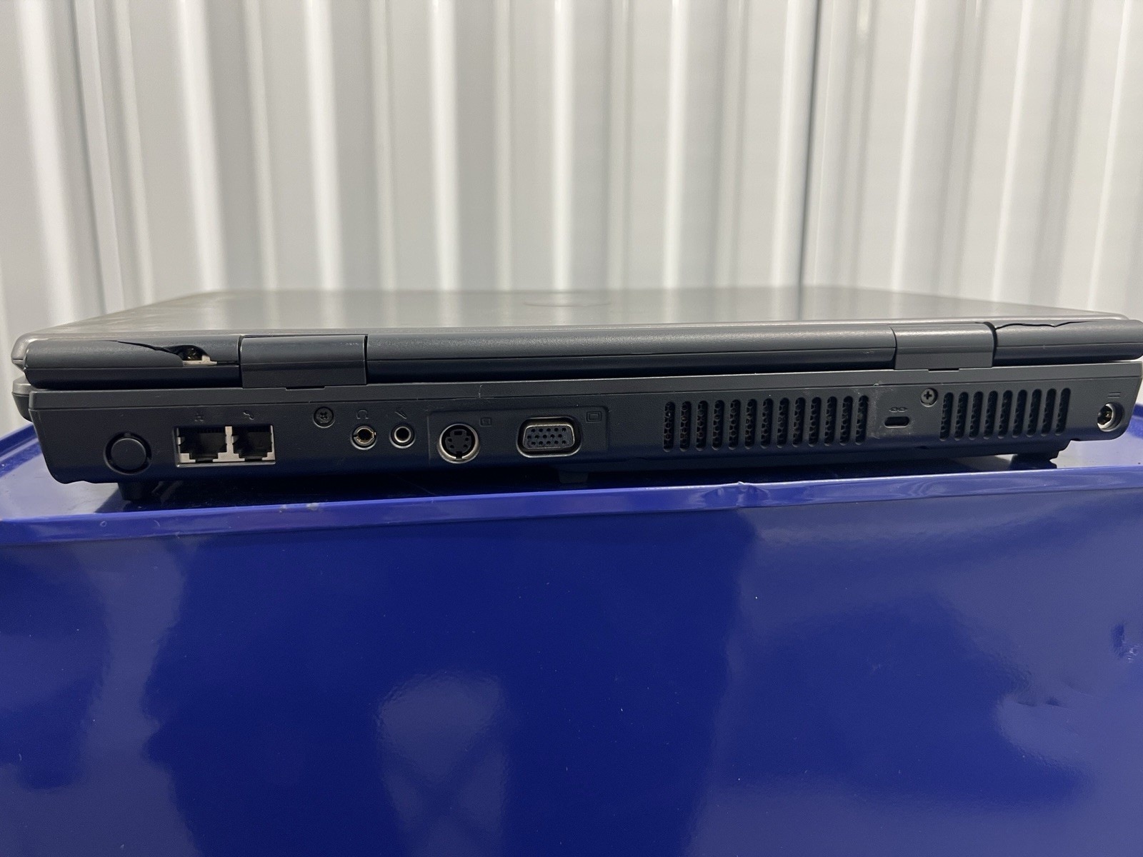 Winbook 331 Laptop 15.4″ Notebook (AMD Turion 64 X2) Laptop Vintage iBook / prop