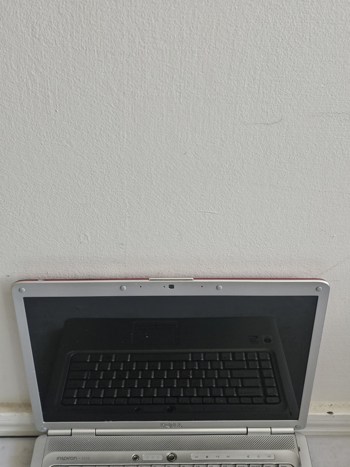 Dell Inspiron 1525 Laptop – Intel Duo 06FD – 3GB RAM – BAD BATT – Parts – READ