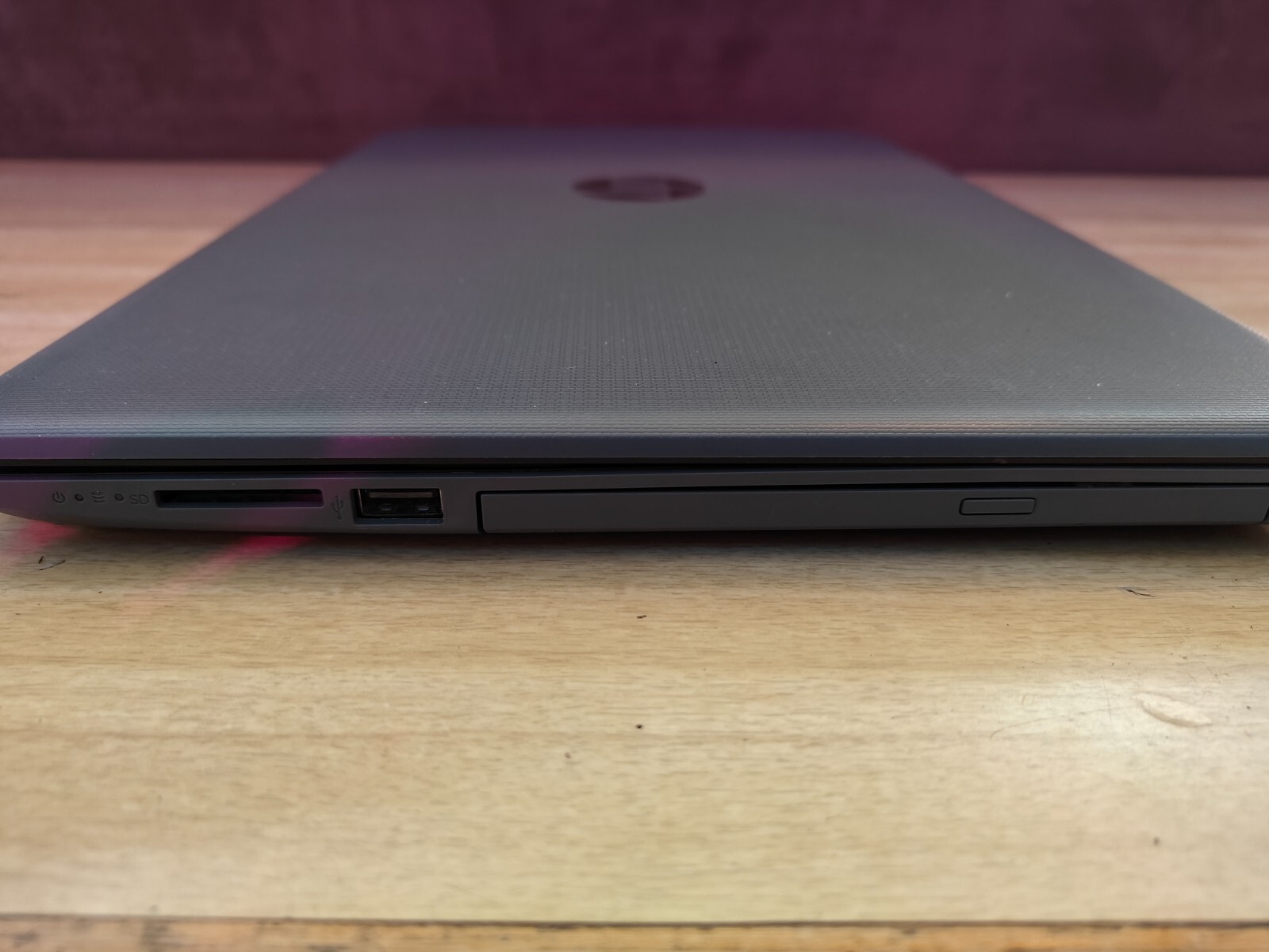 HP Laptop 15-DA0xx 15.7 in, 1TB , Intel Core i7-7500u, 2.7GHz, 8GB, Charger