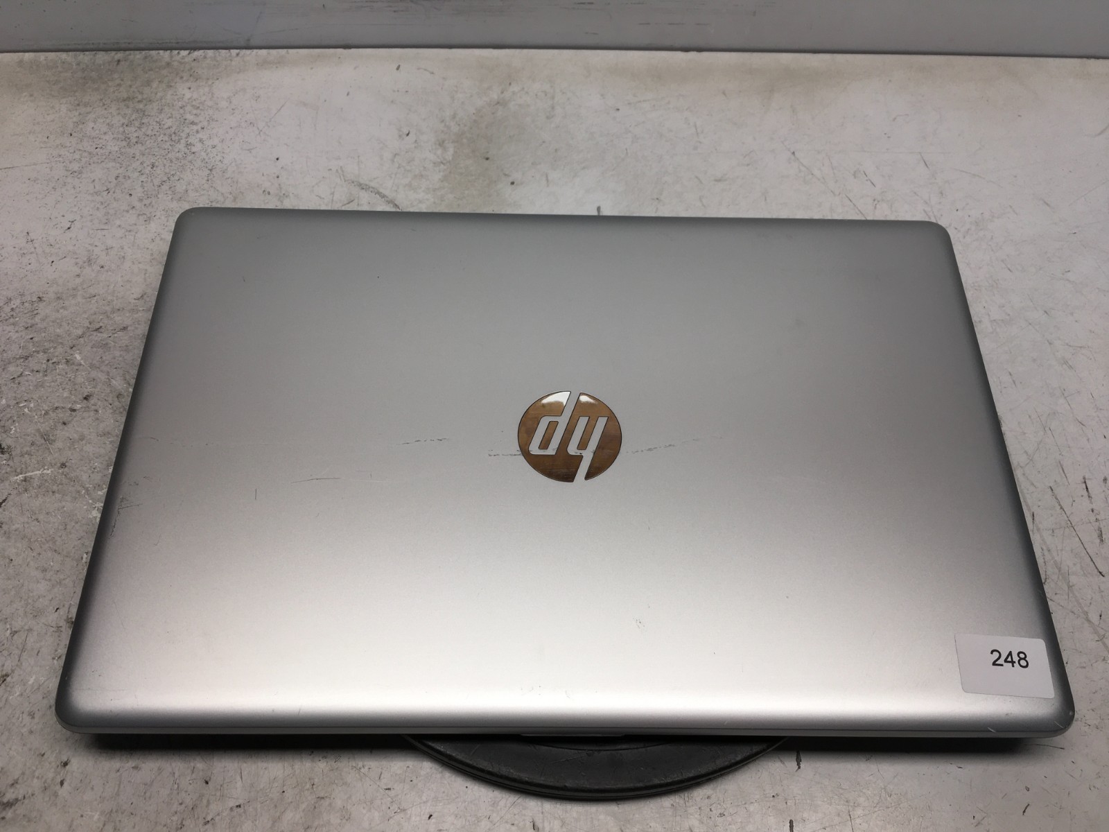 HP 17-CA1 AMD Ryzen 3 3200U 2600MHz 4 GB NO HDD