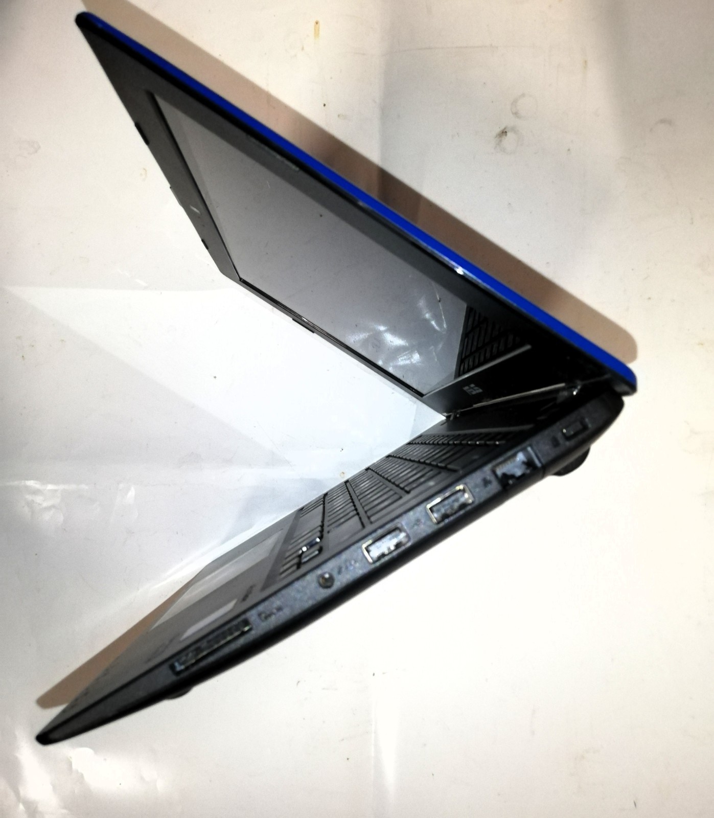 ASUS X200M notebook PC blue used, RAM 2 GB, intel celeron 2.16 GHz