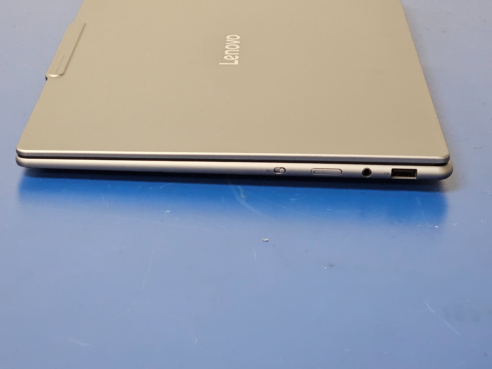 Lenovo Slim 7 14ILL10, Intel Core Ultra 7 258V, 2.20 GHz, 32 GB RAM, 1 TB NVMe