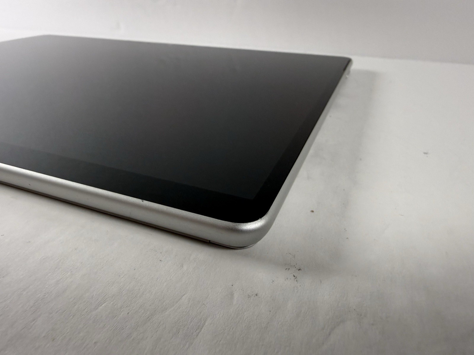 Microsoft Surface Pro 8 (1982) i5-1145G7 – 16GB RAM – 256GB 120Hz – Win 11 Pro