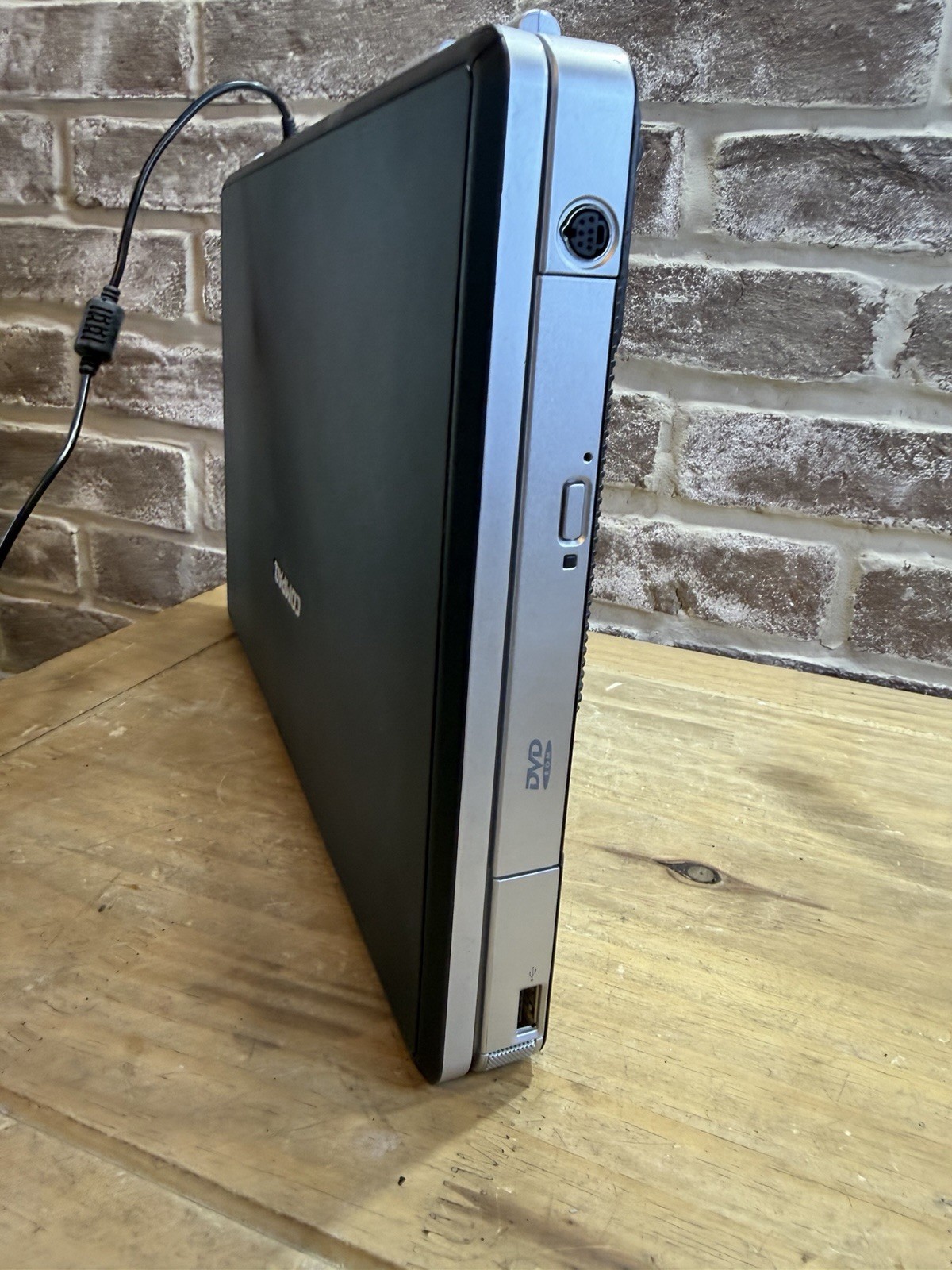 HP Compaq Compaq Presario 2000-pt165av 15.6in 320GB, 1.3GHz, 4GB Works