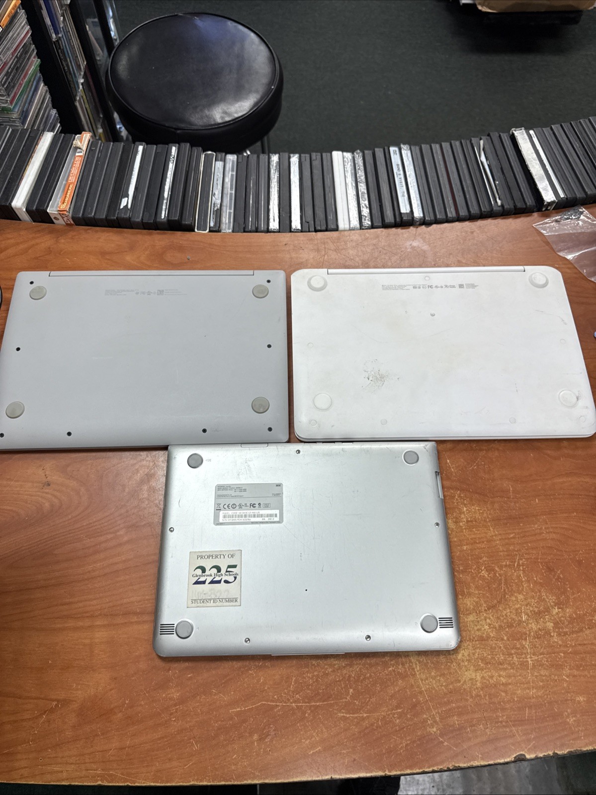 LOT OF 3 Chromebooks 2HP 1SAMSUNG XE303C12 FOR PARTS ONLY- AS-IS FOR PARTS