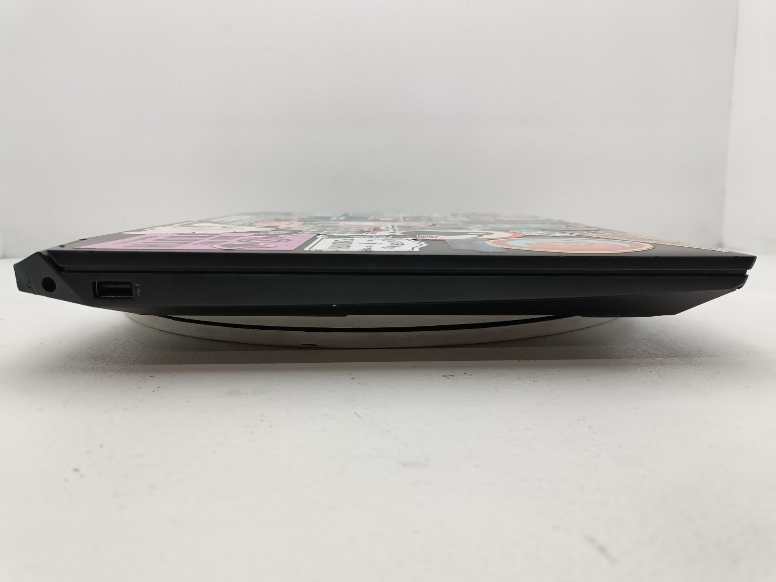 Broken 2016 HP PAVILION 15-EC1073DX 15.6″ AMD Ryzen 5 4500 No RAM/SSD #91