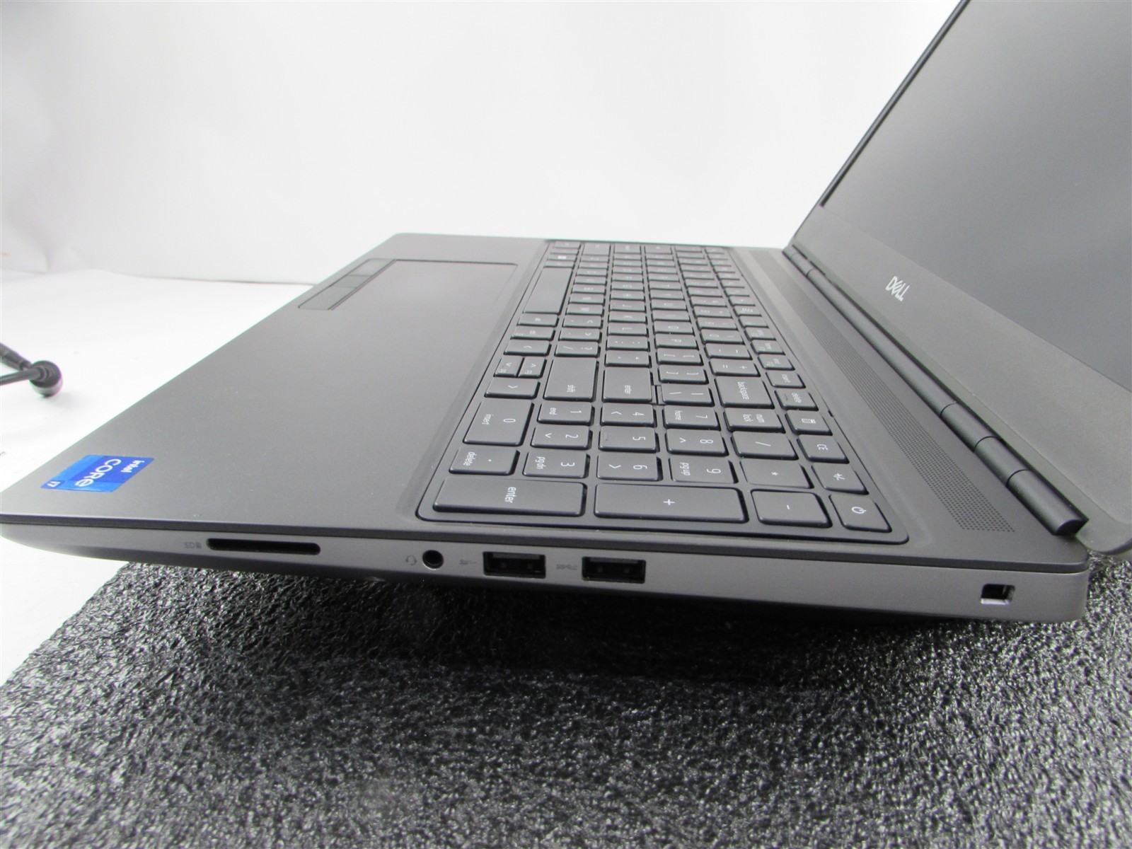 DELL PRECISION 7560 1920X1080 FHD I7-11850H 1TB 32GB RAM RTX A3000 WIN 11 NO BAT