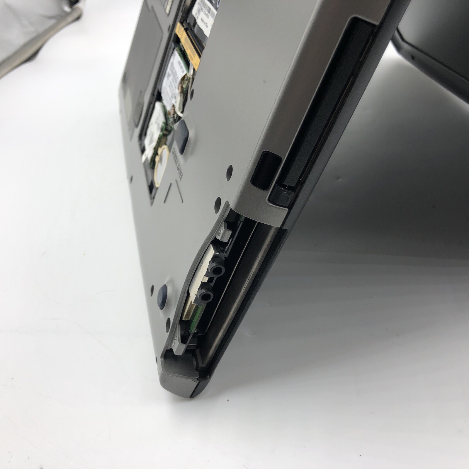Dell Latitude D520 C2D T5550 1.66GHz Unknown RAM/HDD/OS NO CADDY (FOR PARTS)