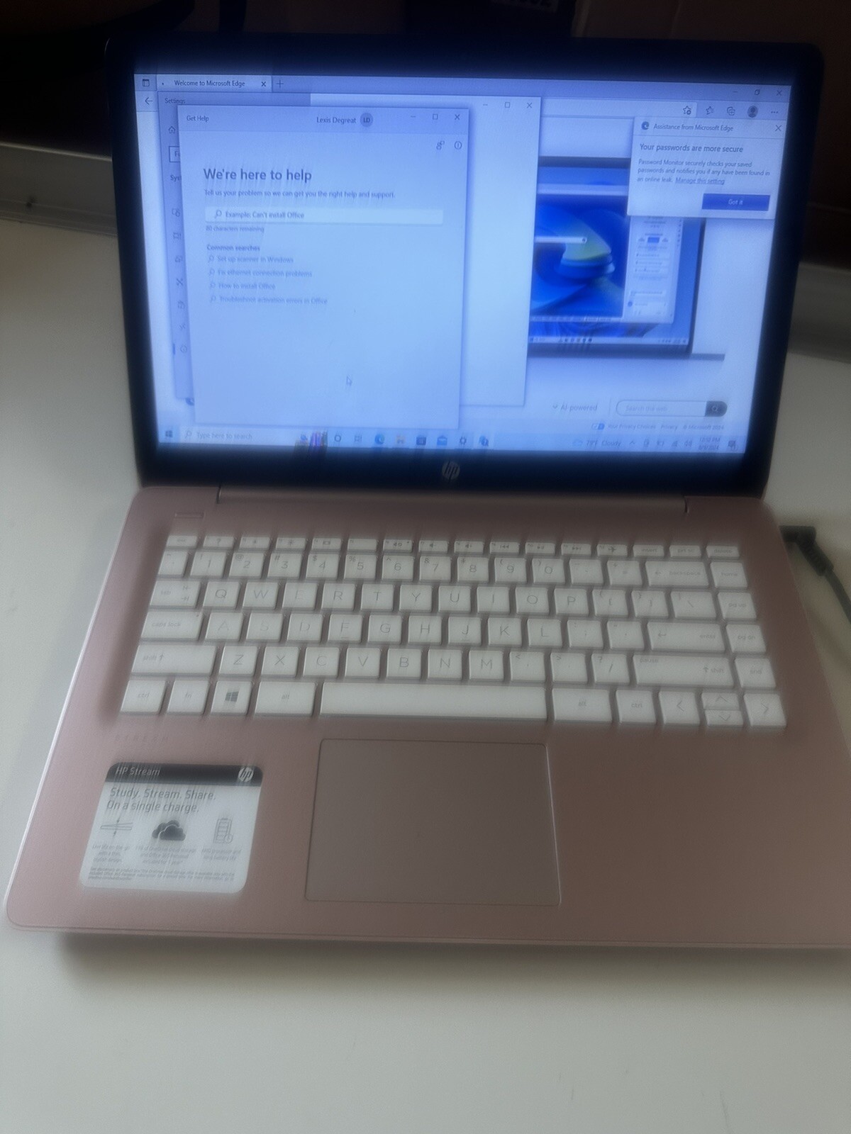 HP Stream 14- Stream DS50037NR GHz, 4GB AMD A49120e Radeon R3, 4 Computer Cores