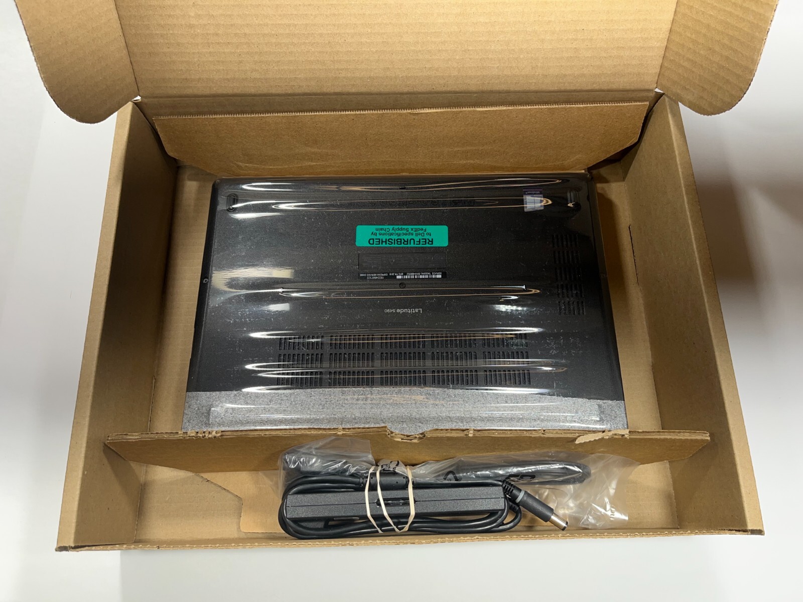 Dell Latitude 5490 14″ (256GB SSD, Intel Core i5 8th Gen, 1.70 GHz, 8GB) Touch