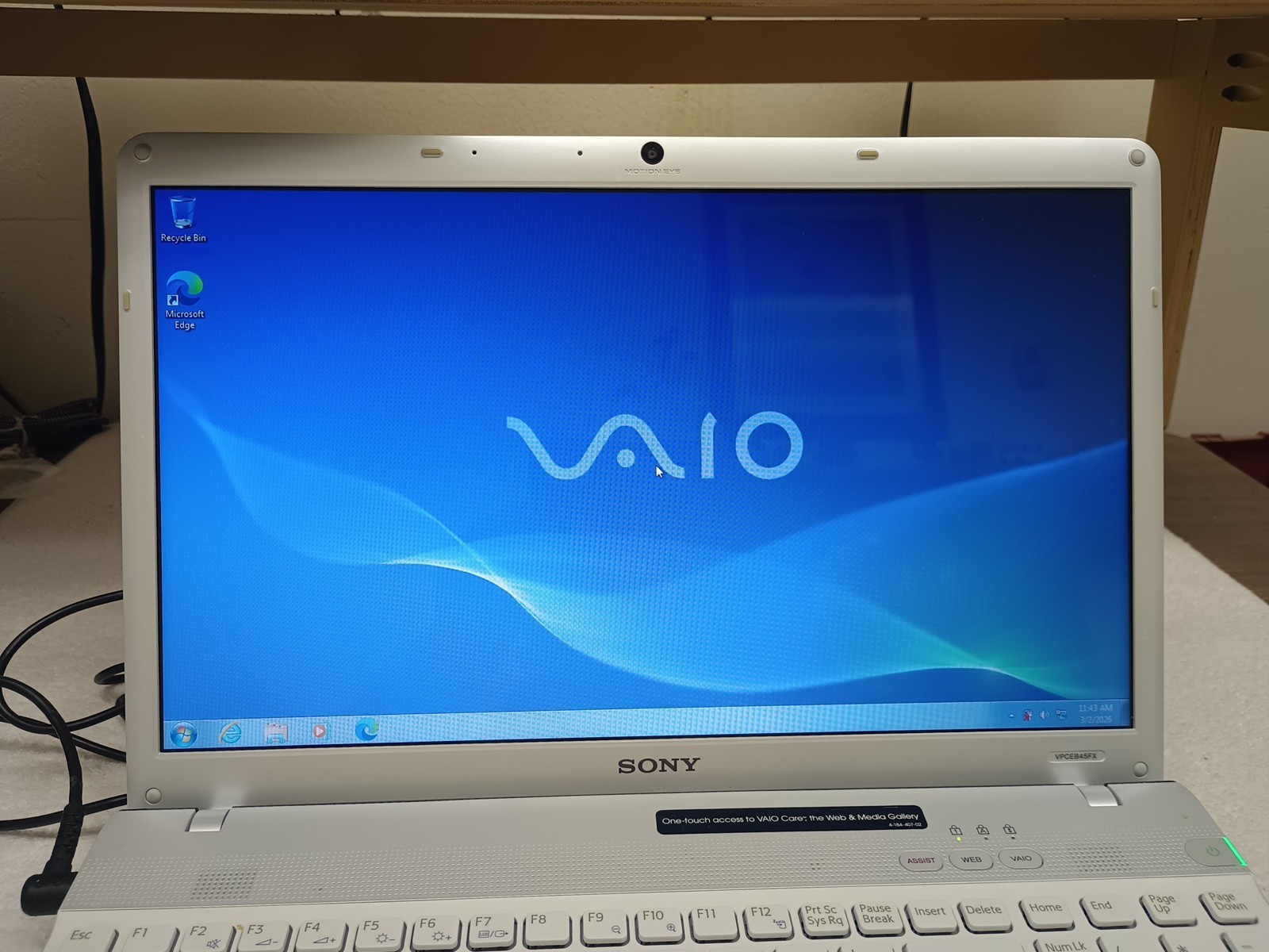 Sony Vaio VPCEB45FX Intel Core i3-380M 2.53GHz 4 GB 320Gb HDD Windows 7