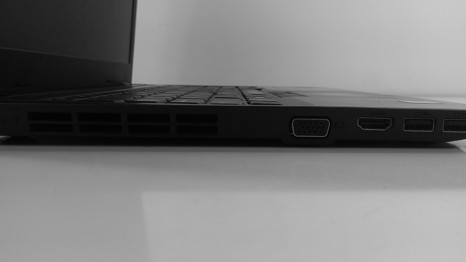 Lenovo Thinkpad E570 i3-7th Gen 4GB RAM 15.5″ Screen No HDD No Battery Laptop
