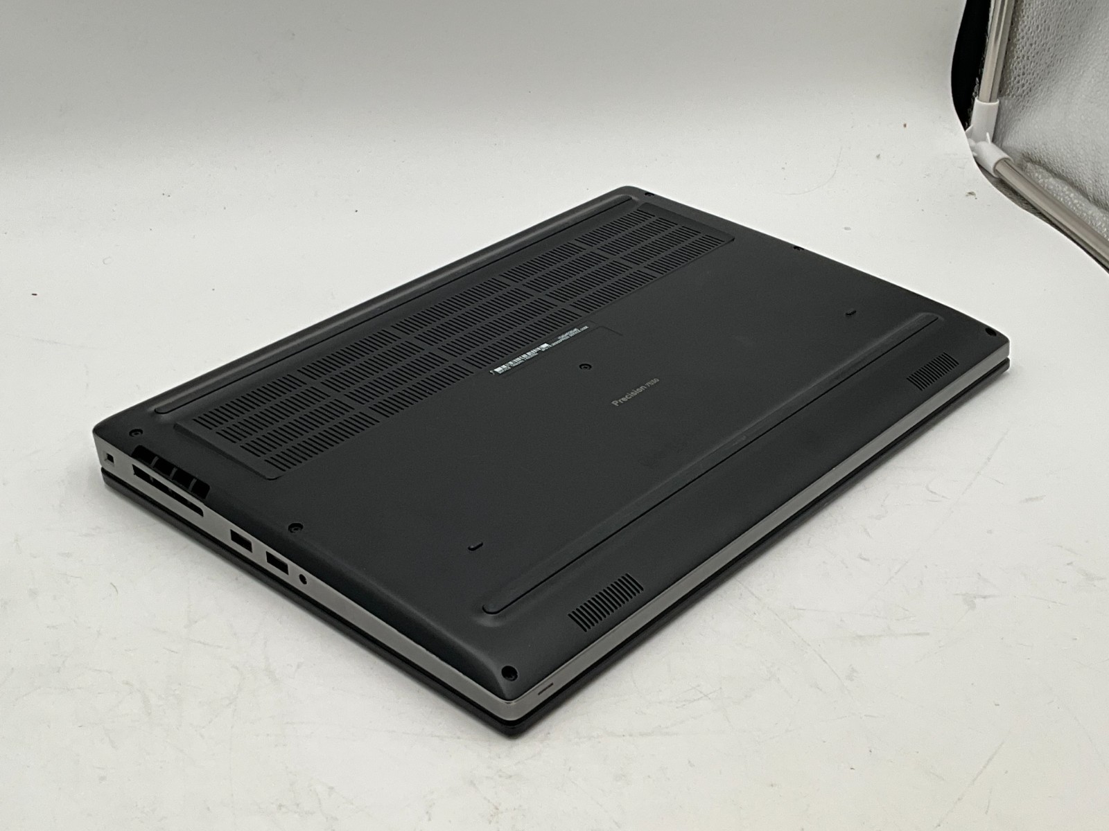 DELL Precision 7530 Xeon(R) E-2186M 32GB 1tb p3200 15.6″ LAPTOP 74938S2