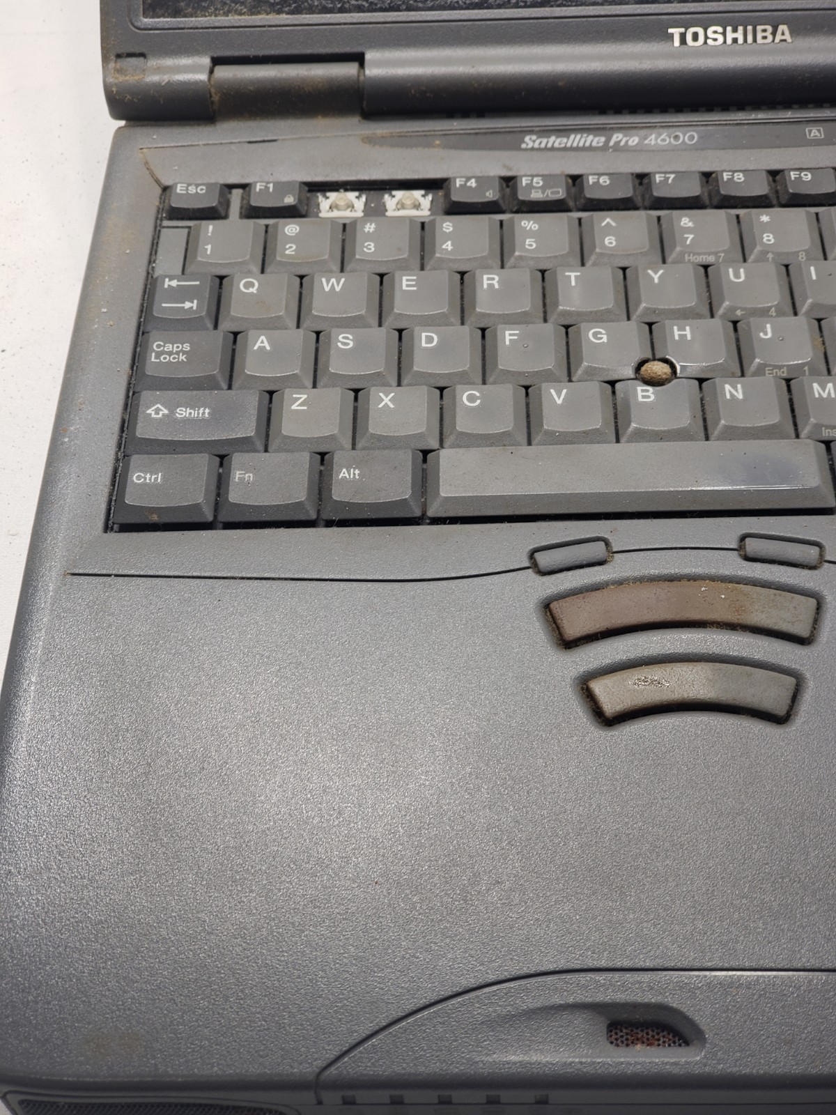 Vintage Toshiba Satellite Pro 4600 w/ PA2731U Port Replicator Untested