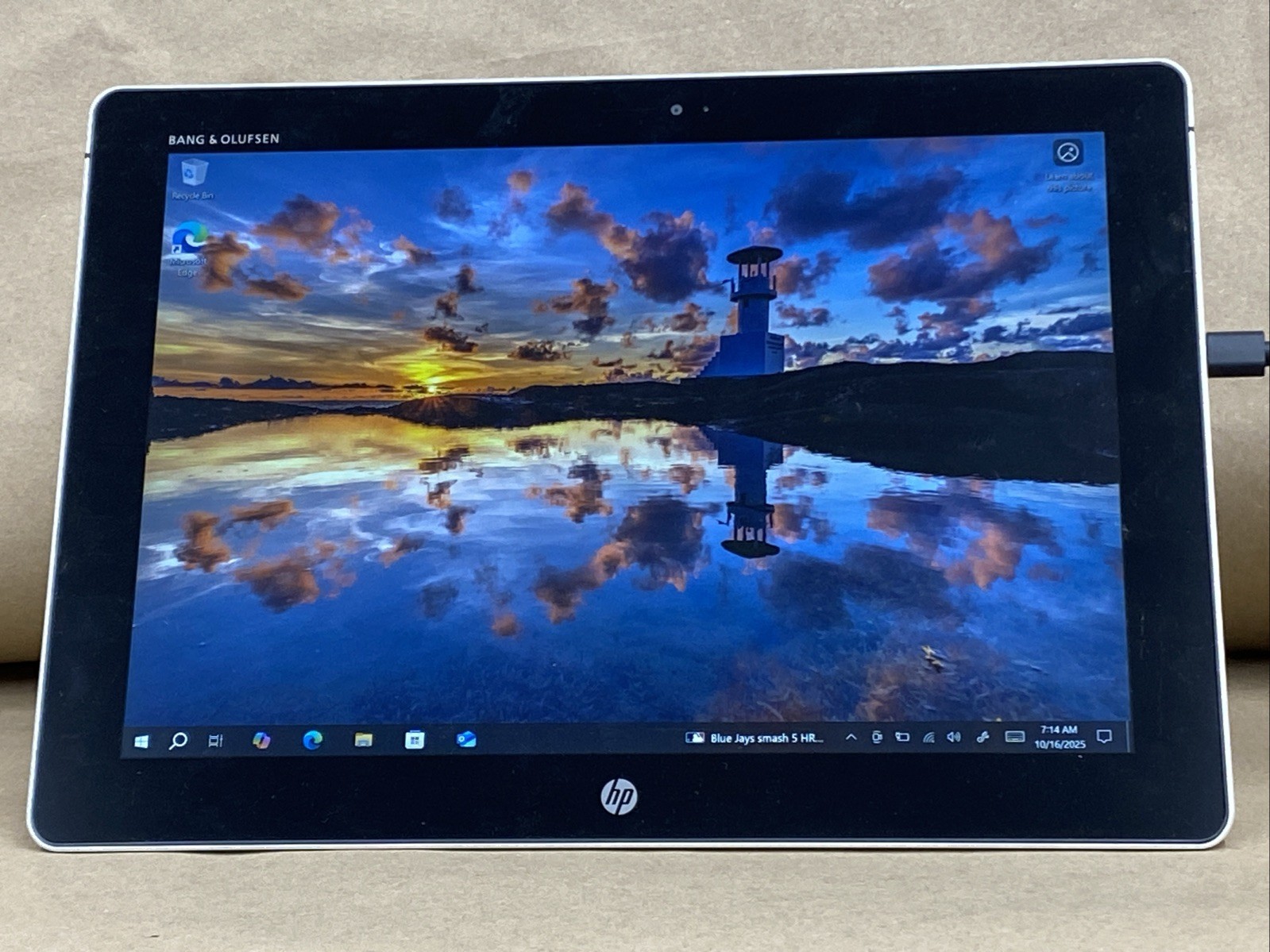 HP x2 1012 G1 – 12″ FHD – m7-6Y75 – 8GB – 256GB SSD – Win 10 Pro – Bad Battery