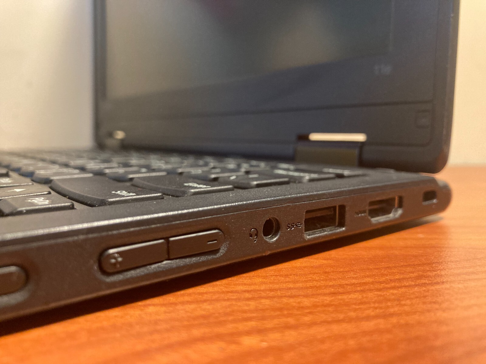 Lenovo ThinkPad 11e 11.6″ Intel Celeron N3160 1.6GHz 4GB RAM 128GB SSD **READ**