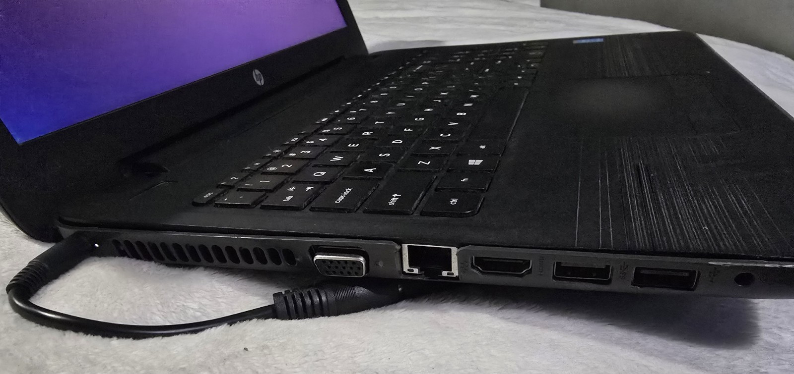 HP 250 G5 Laptop Computer 3165NGW Black Core i3 with Charger Built-in Webcam