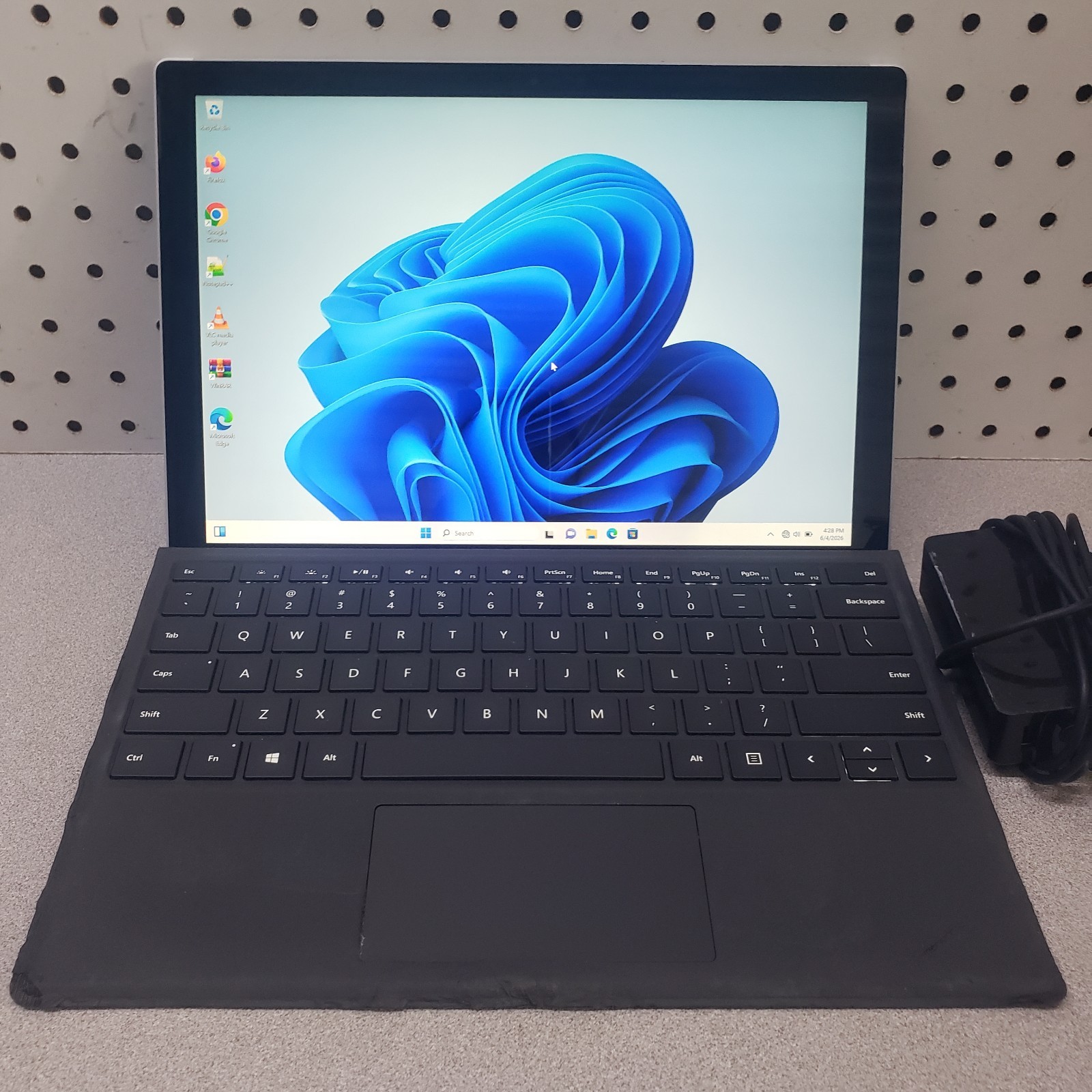 Microsoft Surface Pro 7 + 1960 i7 1165G7 16GB, RAM 256GB SSD, WIN11 2.80Ghz