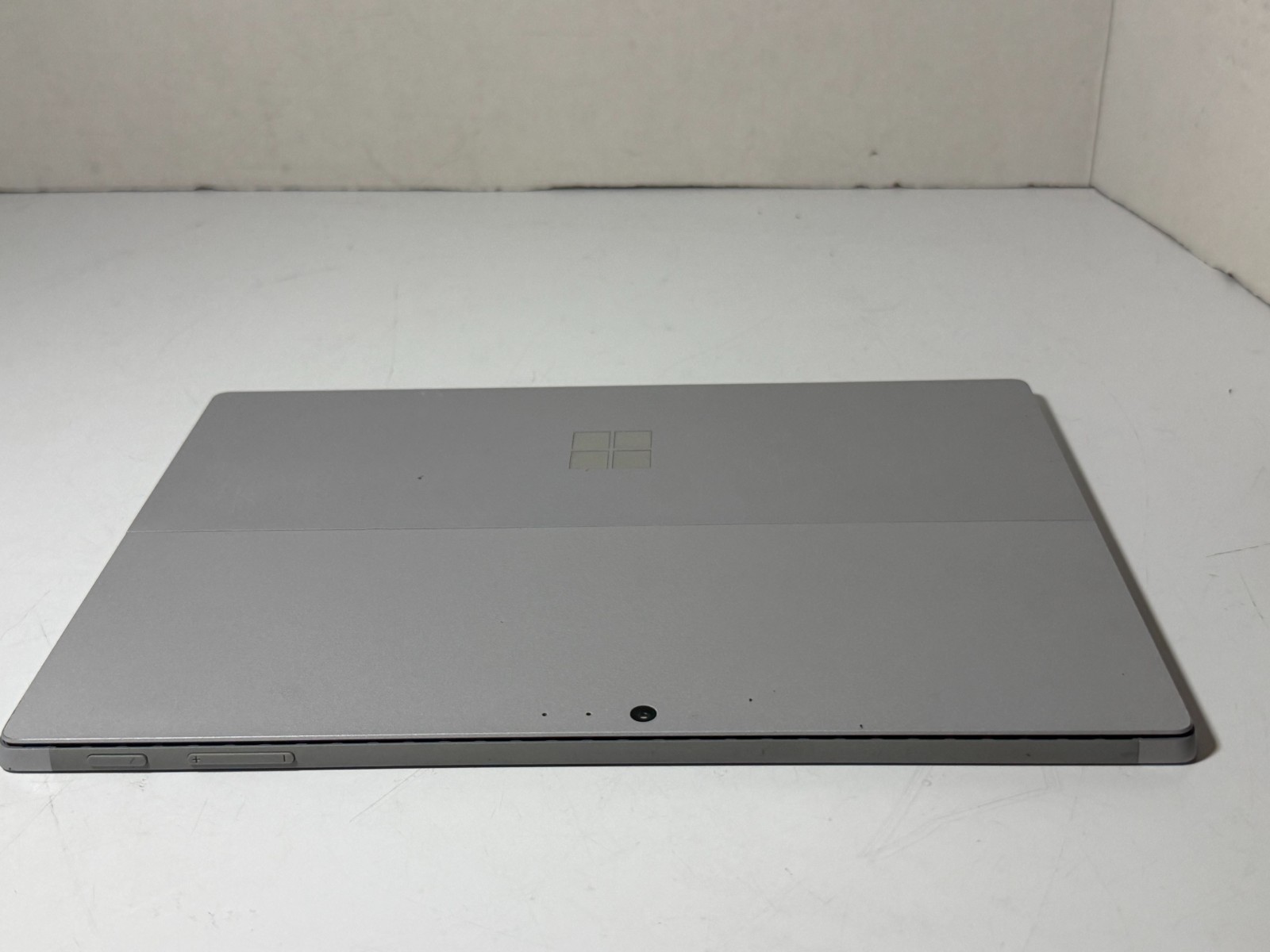 Microsoft Surface Pro 5 1796 12.6″ i7-7660U 8GB 256GB SSD with Keyboard