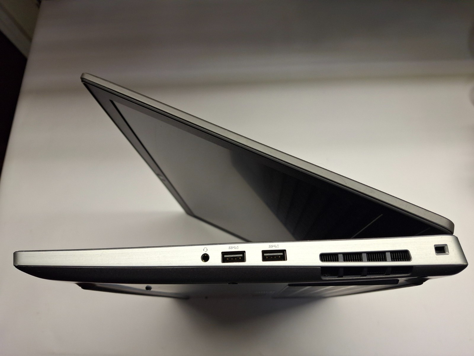 Dell Precision 7540 15.6″ Laptop Core i7-9750H 16GB RAM 256GB SSD Webcam T2000