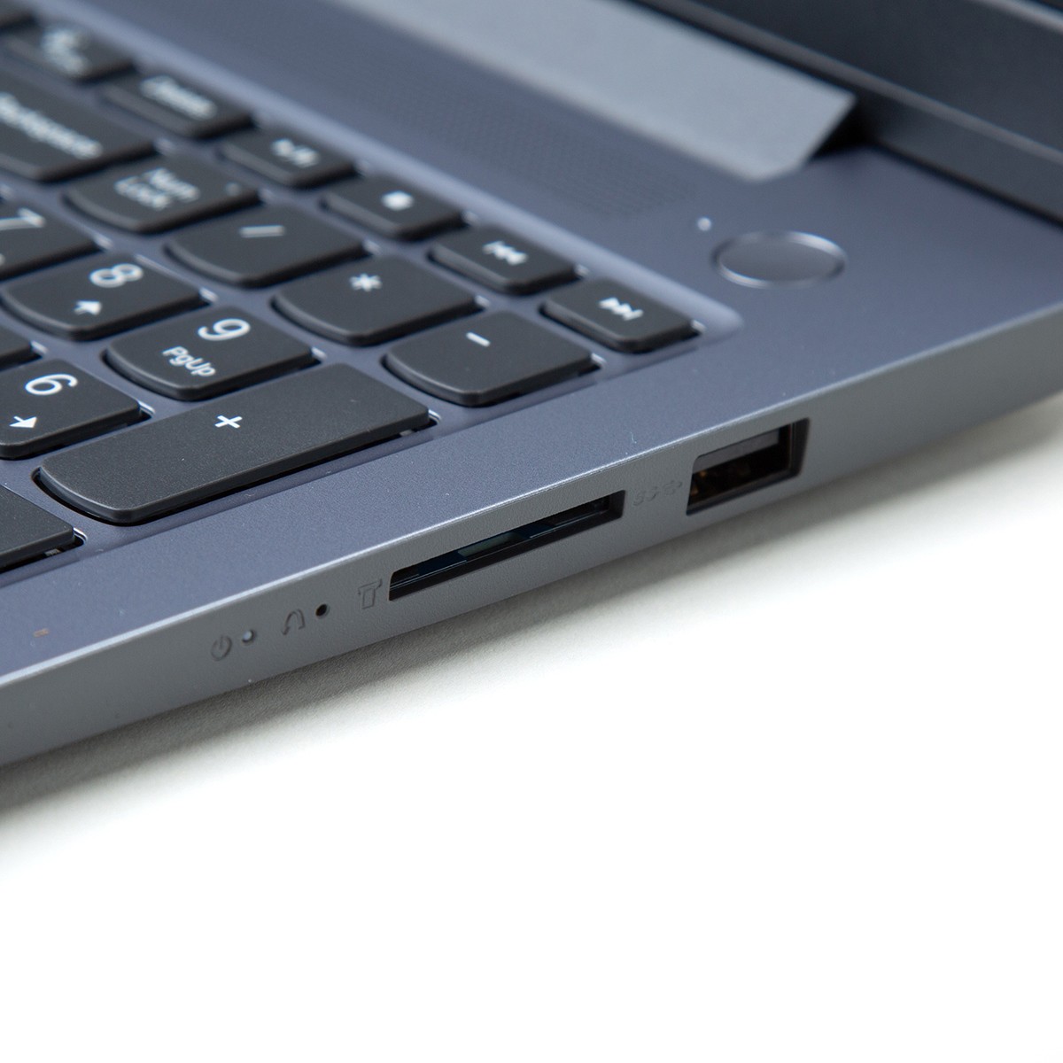 Lenovo IdeaPad Slim 3 15IAN8 15.6″ Full HD Laptop – Arctic Gray SKU#2008939