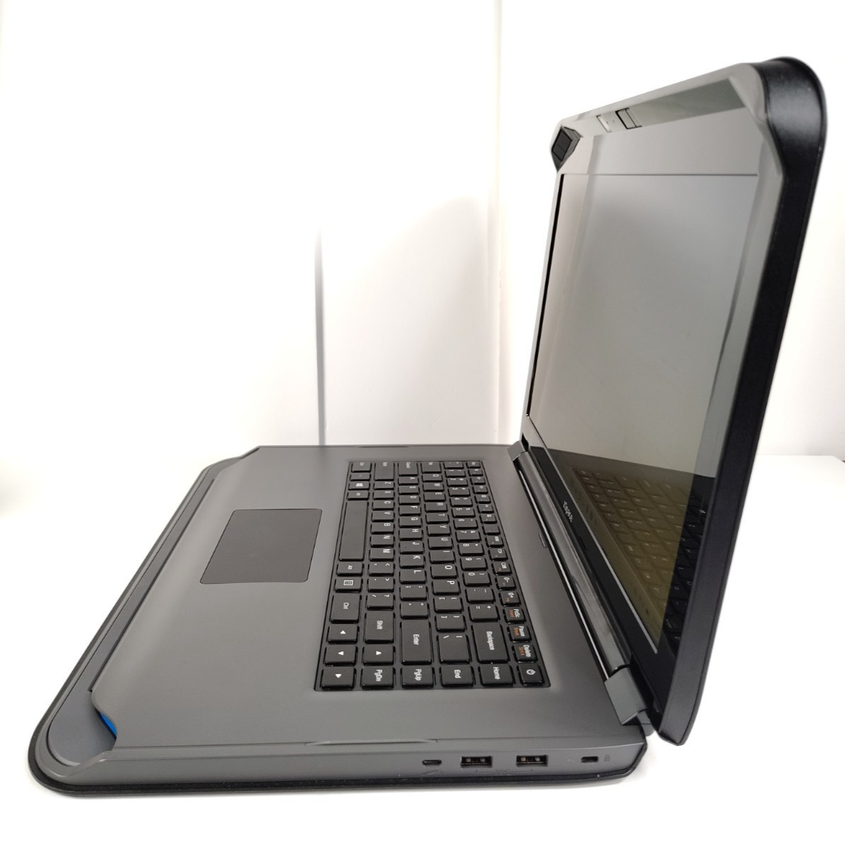zSpace W1847 15.6″ AMD A9-9420 3GHz 256GB SSD 8GB DDR4 Windows 11 Pro w/ Adapter
