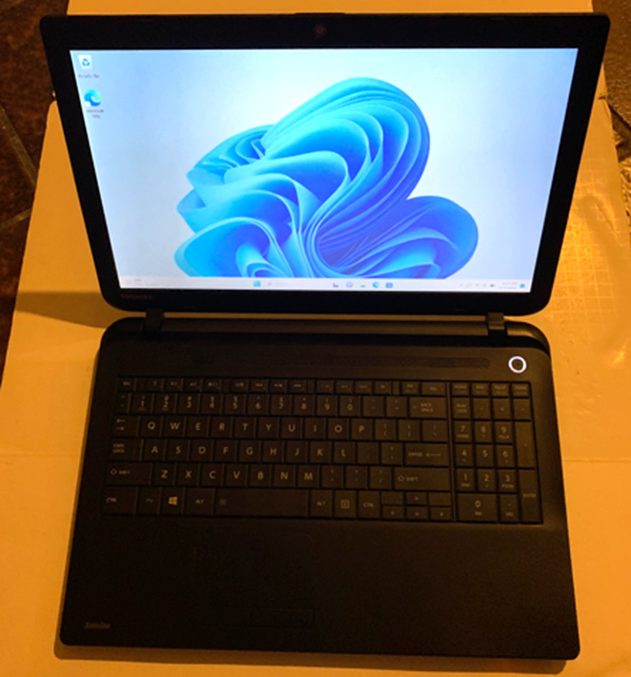 TOSHIBA SATLLITE C55D 15.6″ WIN 11 ACTIVATED AMD A8 8GB RAM 500GB HDD New Batt.