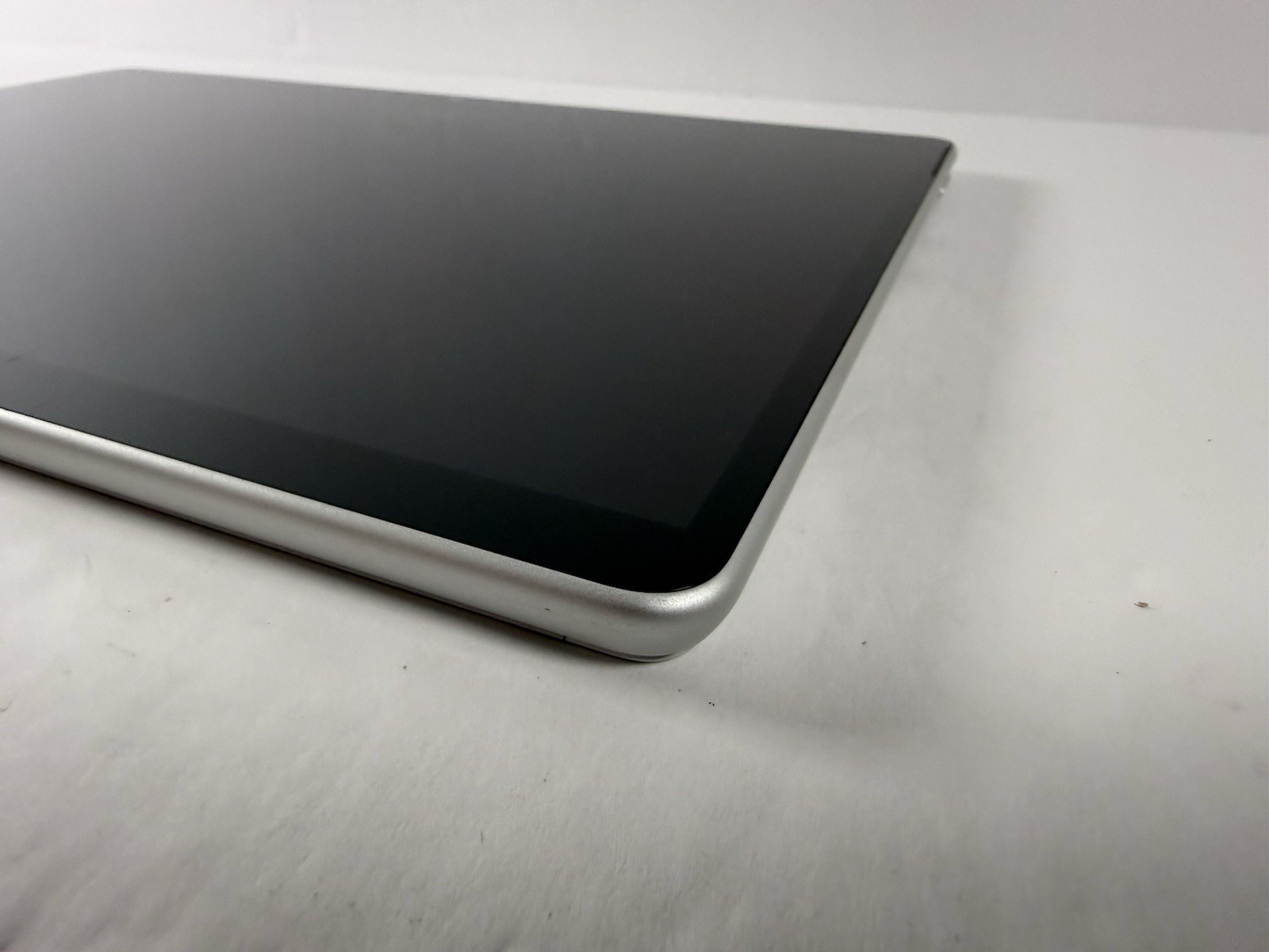 Microsoft Surface Pro 8 (1982) i5-1145G7 – 16GB RAM – 256GB 120Hz – Win 11 Pro