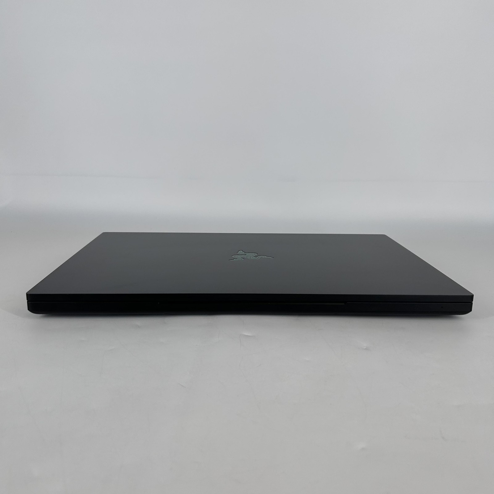 Razer Blade 18 240Hz QHD+ 2.2 GHz i9-13950HX 16GB 1TB SSD RTX 4060 Very Good