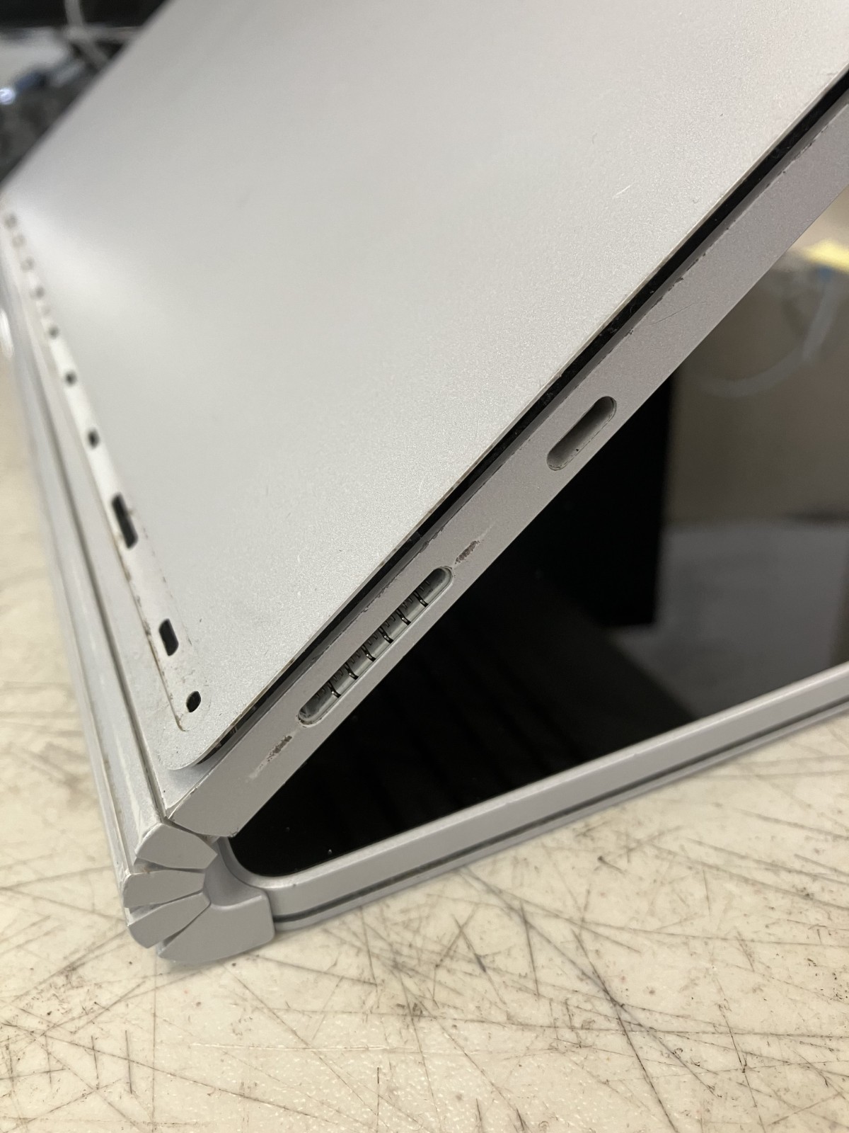 Microsoft Surface Book 2 13″ FOR PARTS AS-IS