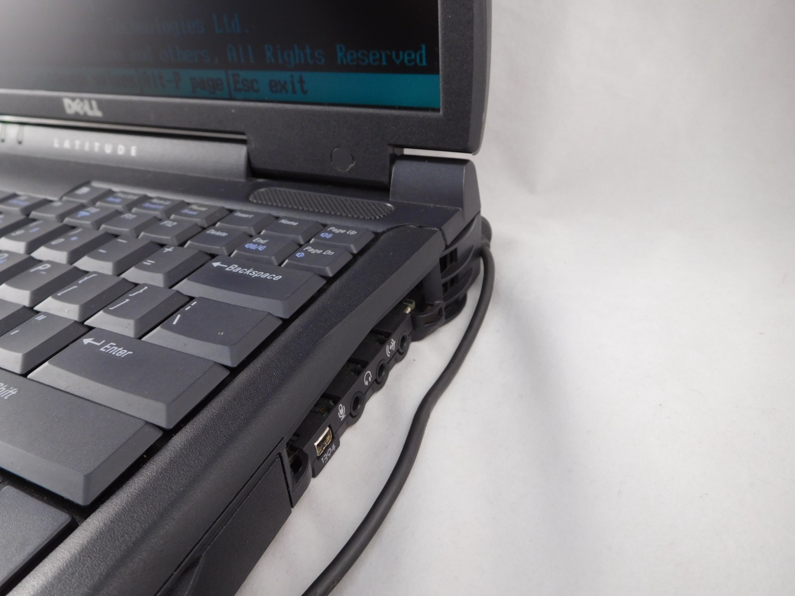Dell Latitude C800 Pentium III 850Mhz 128MB 20GB 15″ Bad Battery No OS