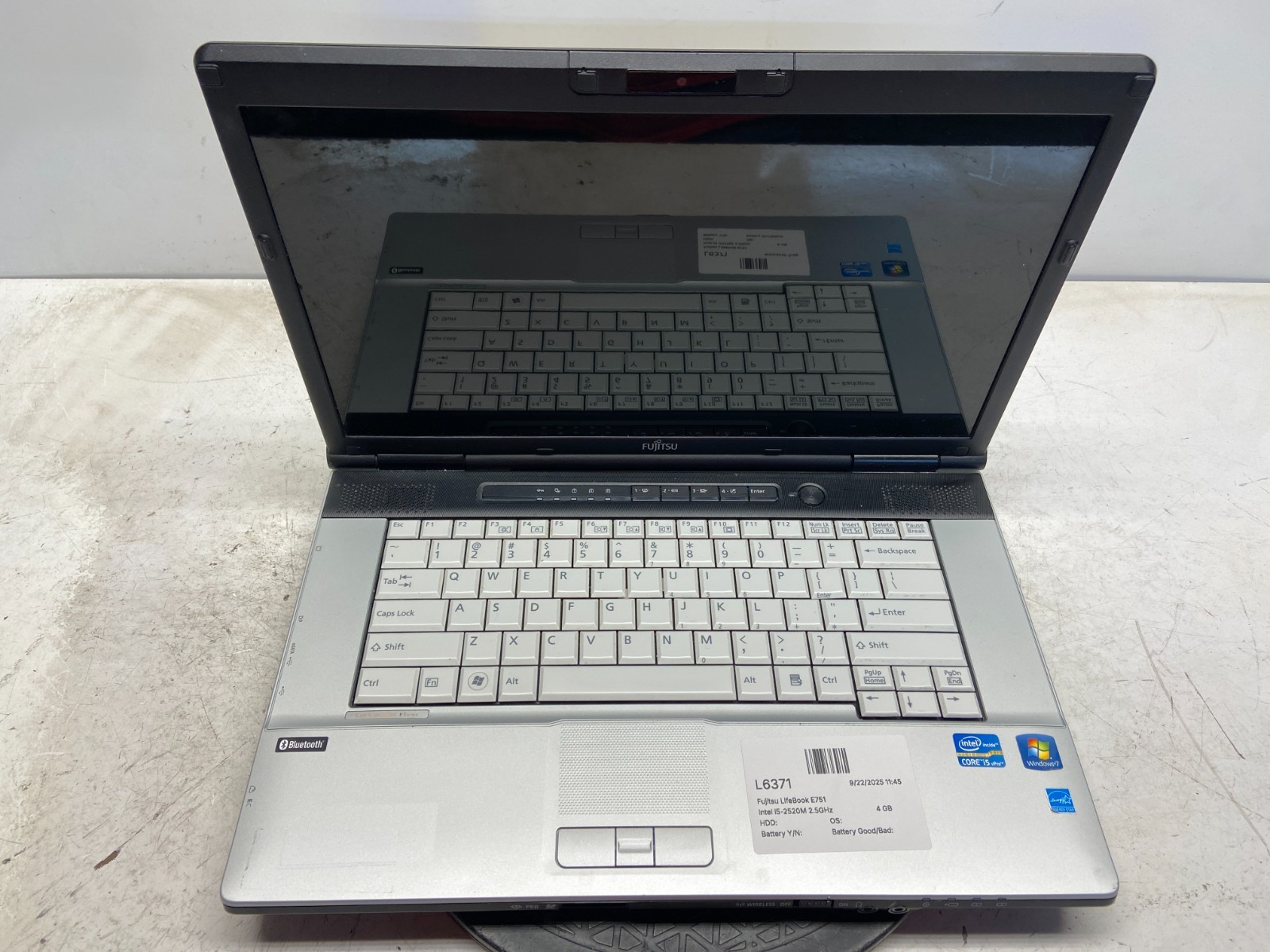 Fujitsu LifeBook E751 Intel i5-2520M 2.5GHz 4 GB NO HDD