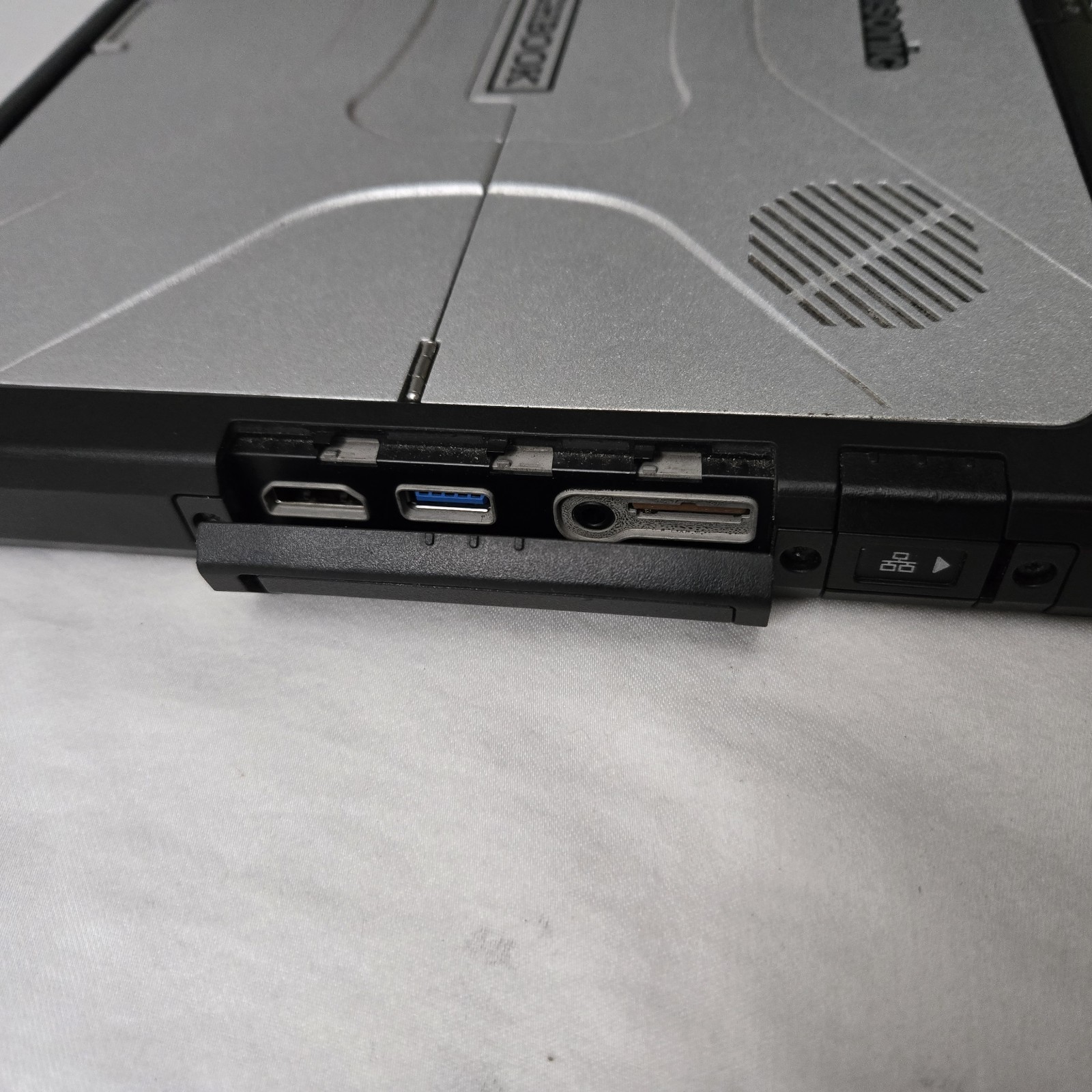 Panasonic Toughbook CF-33 i5-7300U 2.6GHz 256GB SSD 8GB Ram 4G – GPS — Grade B