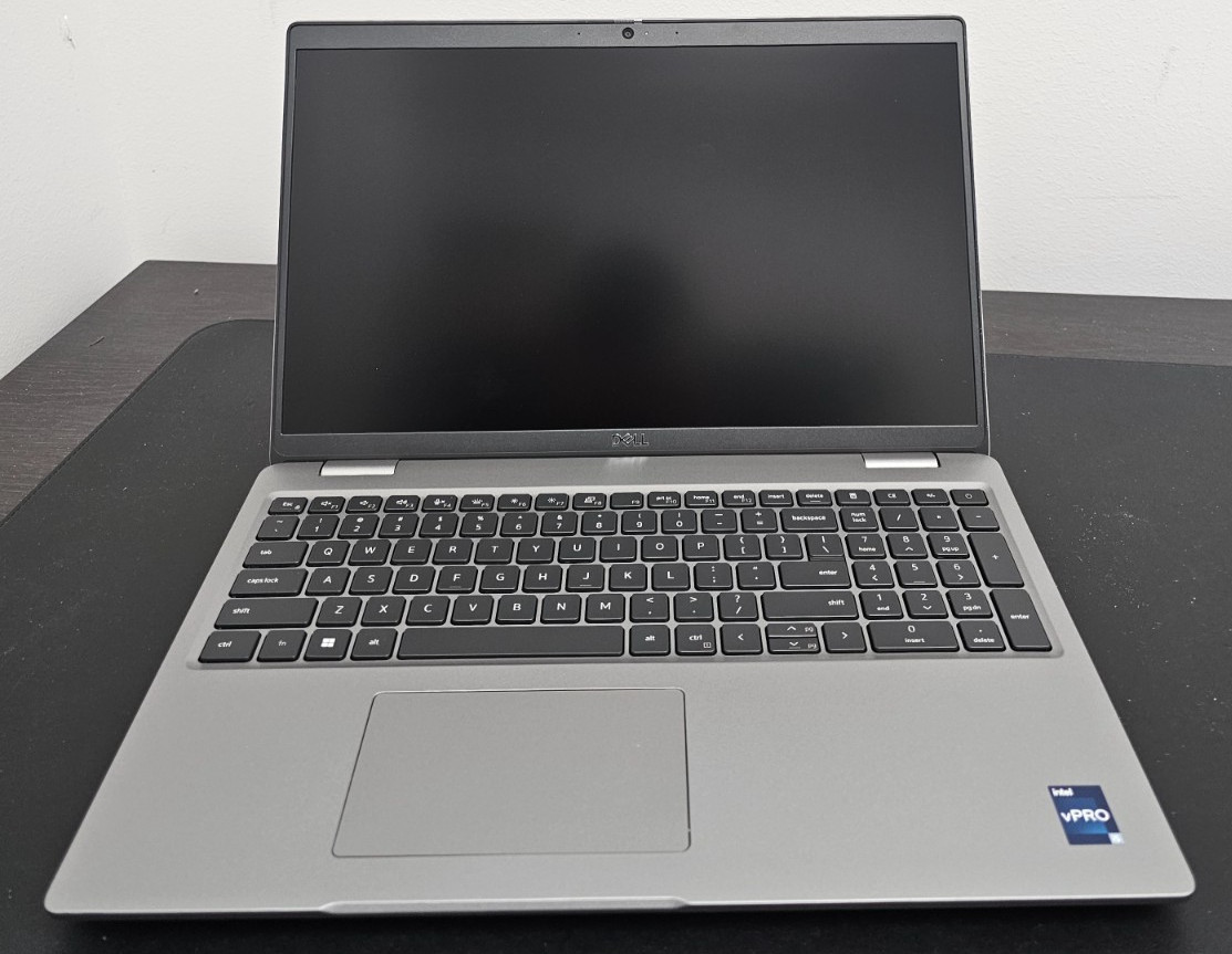 Dell Latitude 5540 i5-1345U FHD N-T 16GB Ram 256GB SSD Win 11 Pro