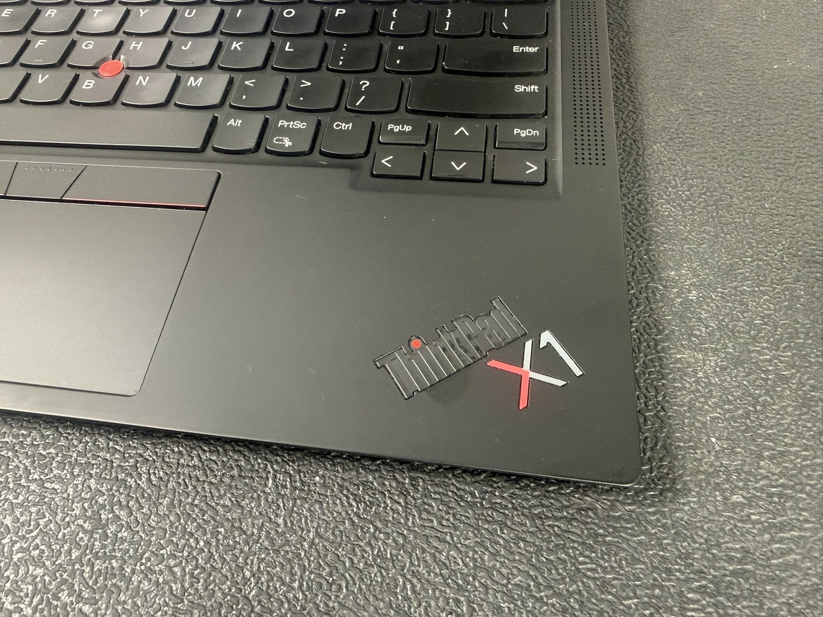Lenovo ThinkPad X1 Carbon Gen 9 14″ Touch i7-1185G7 16GB No SSD Laptop